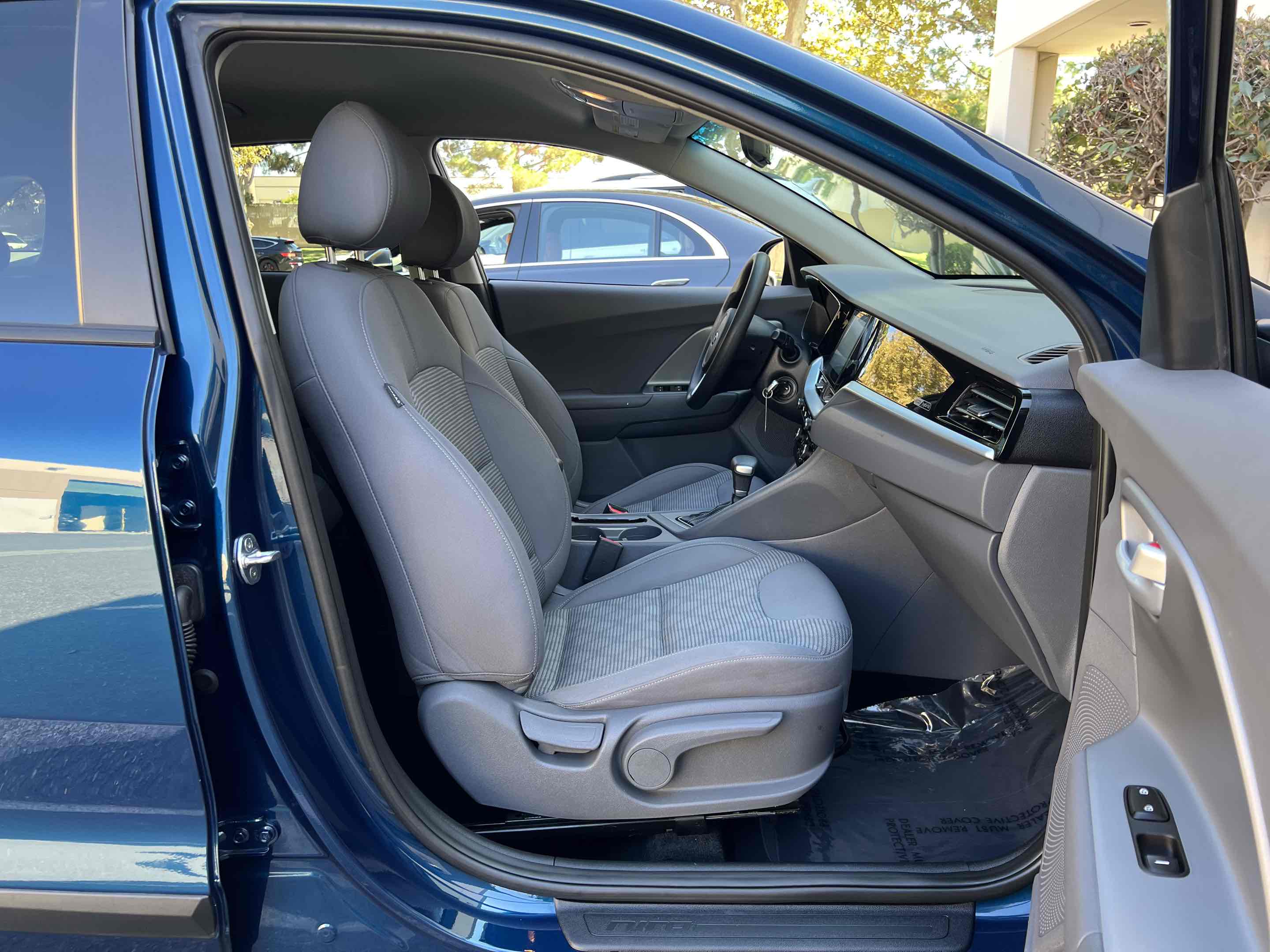 2020 Kia Niro LX photo 40