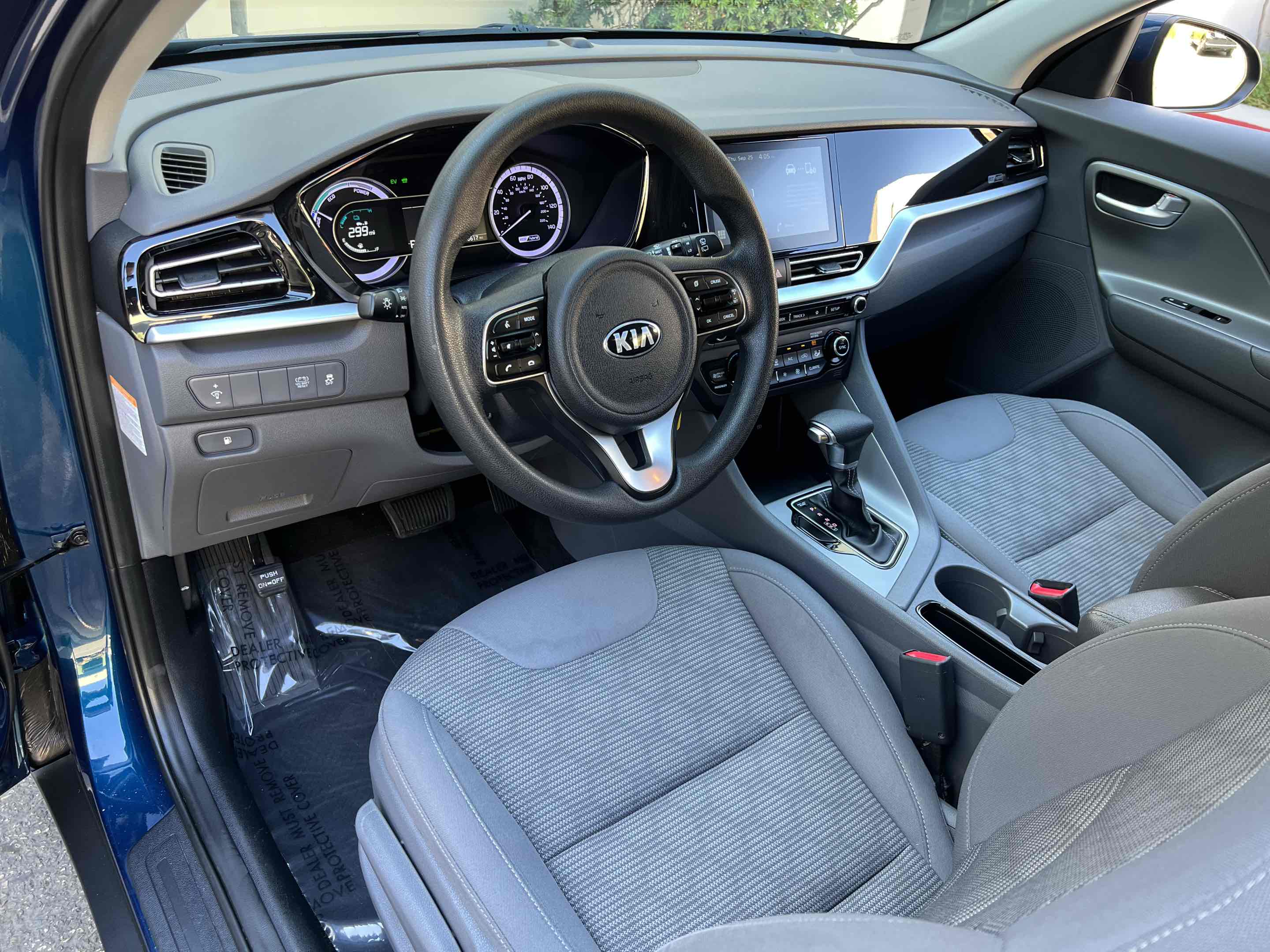 2020 Kia Niro LX photo 3