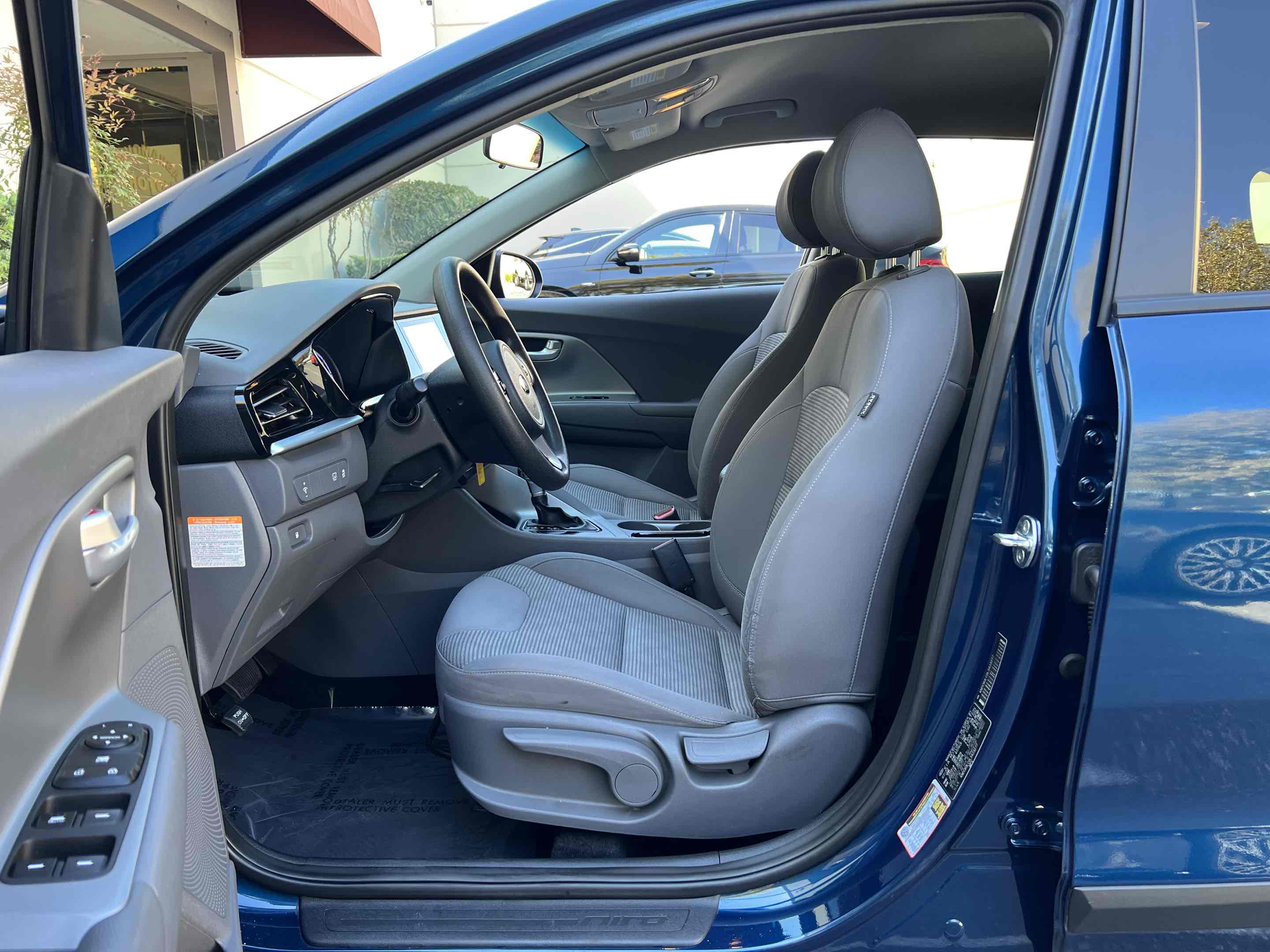 2020 Kia Niro LX photo 4