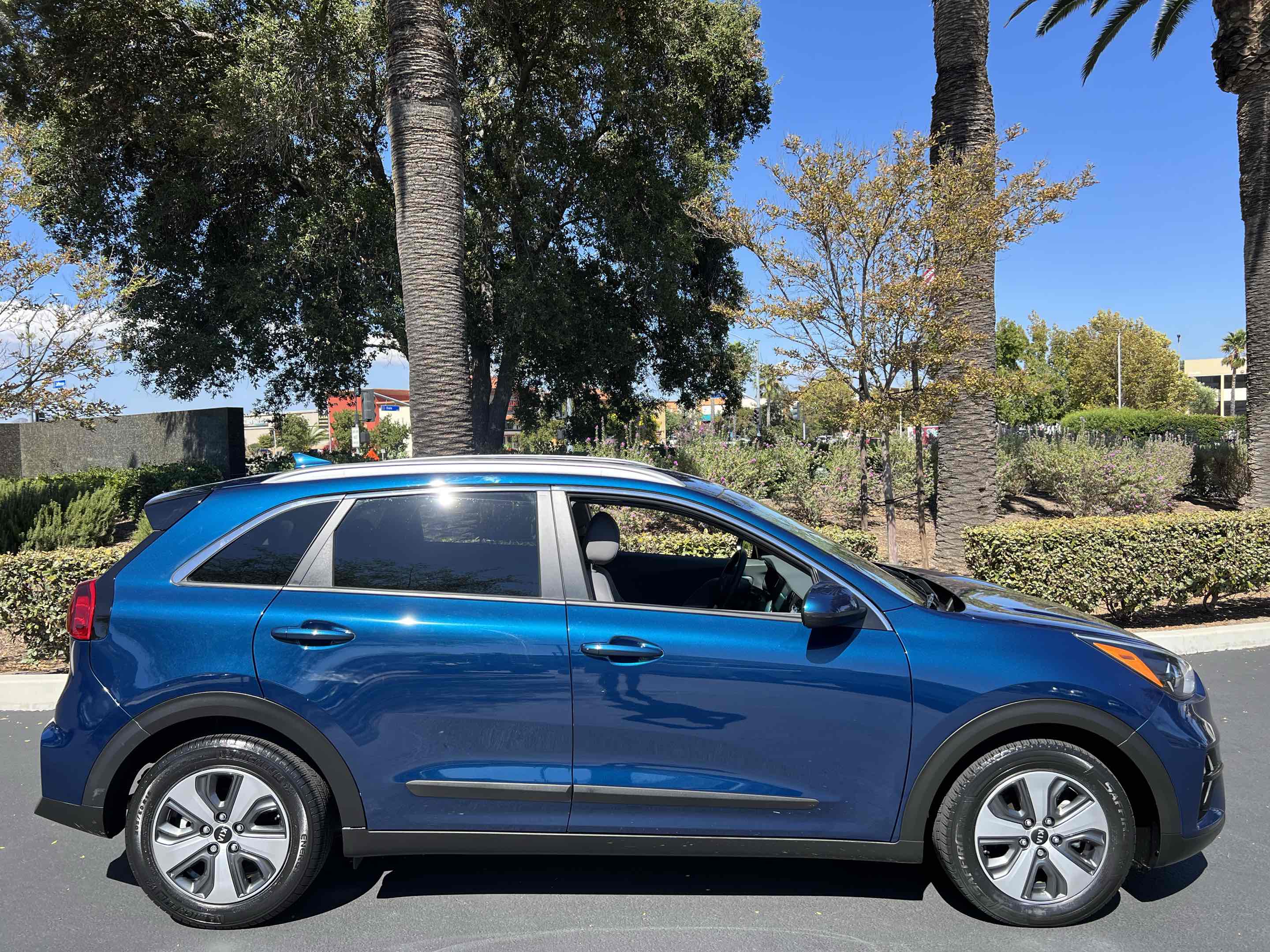 2020 Kia Niro LX photo 13