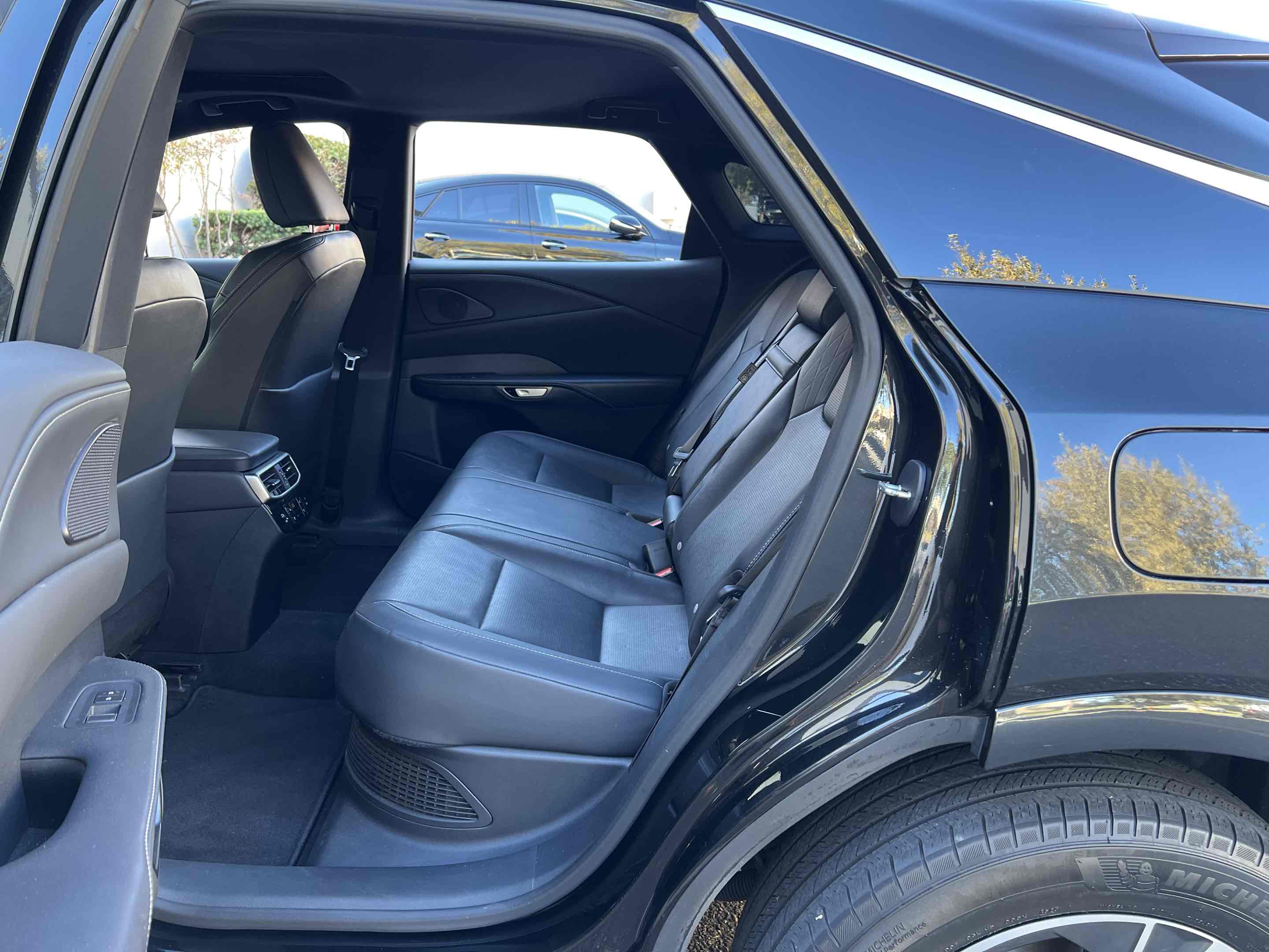 2023 Lexus RX 350h Premium photo 5
