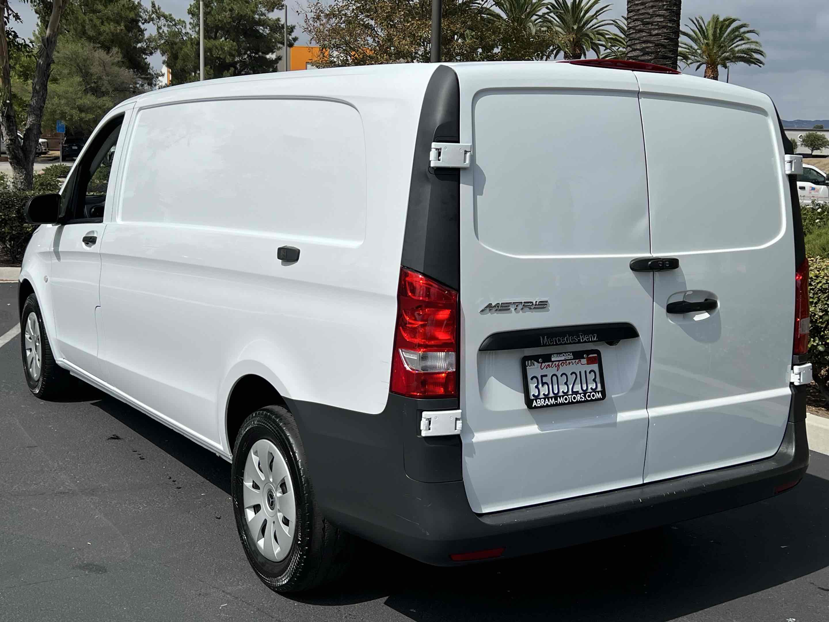 2023 Mercedes Benz Metris Cargo Van photo 2