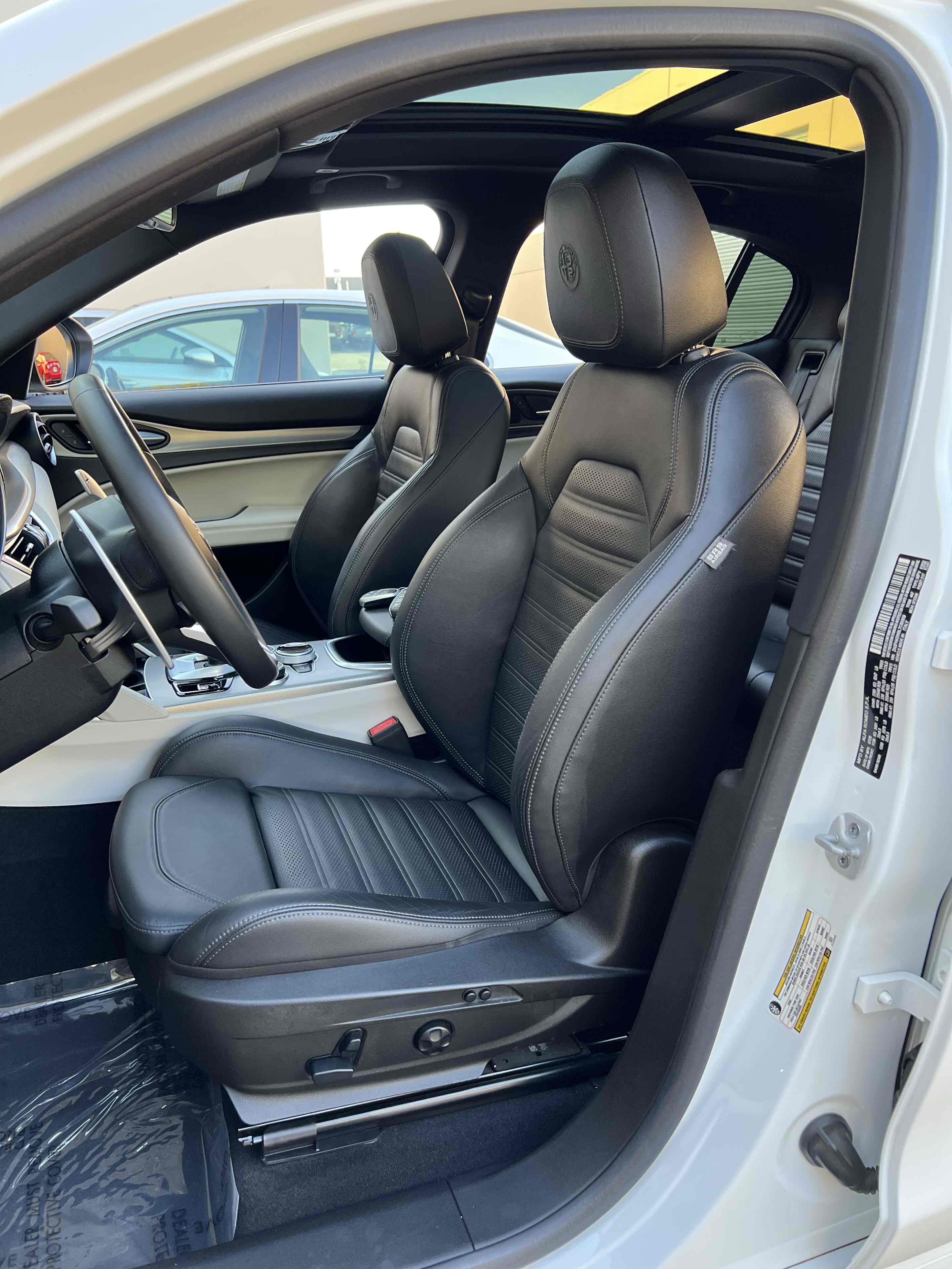 2020 Alfa Romeo Stelvio Ti Sport photo 4