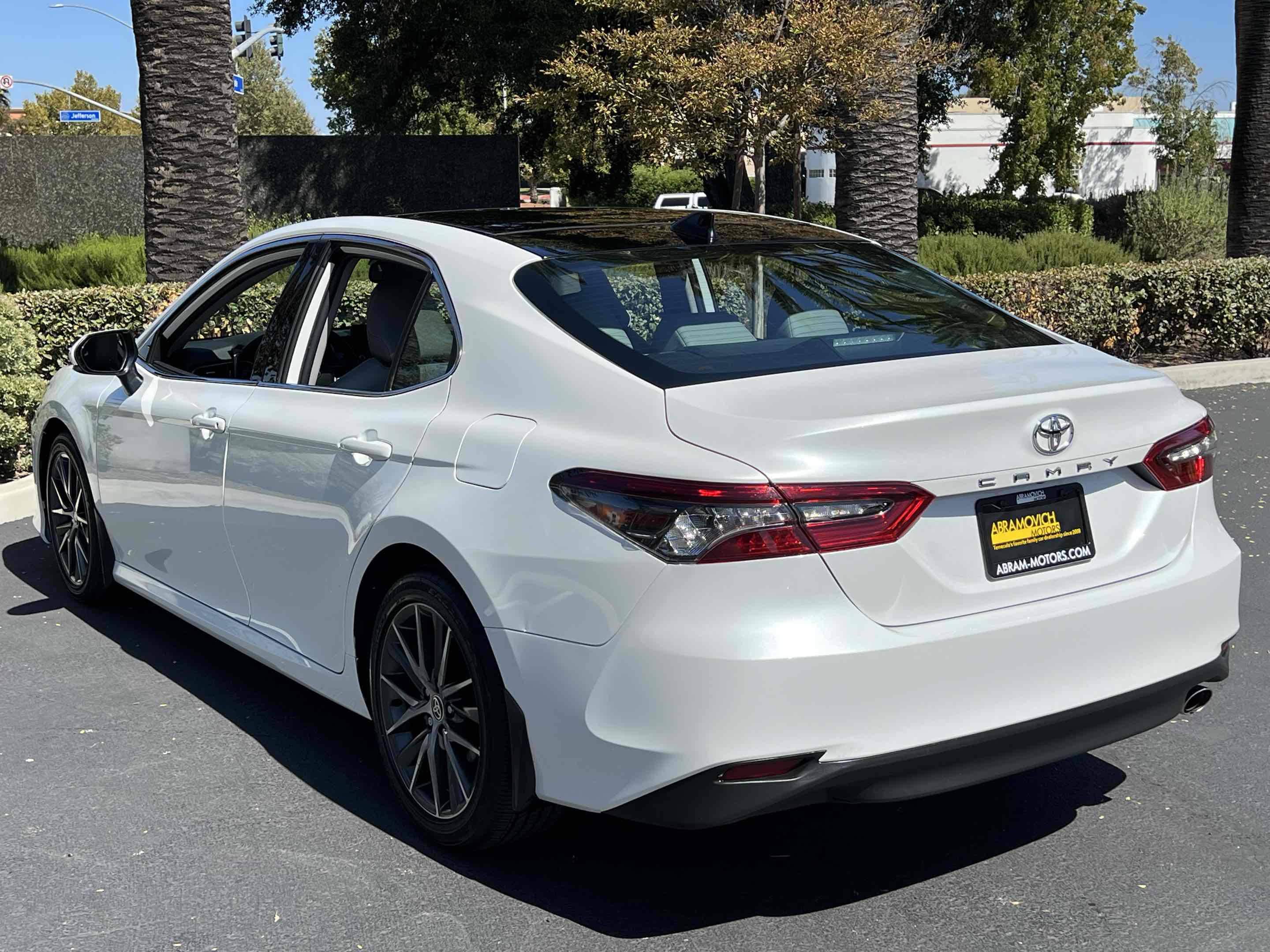 2022 Toyota Camry XLE photo 2