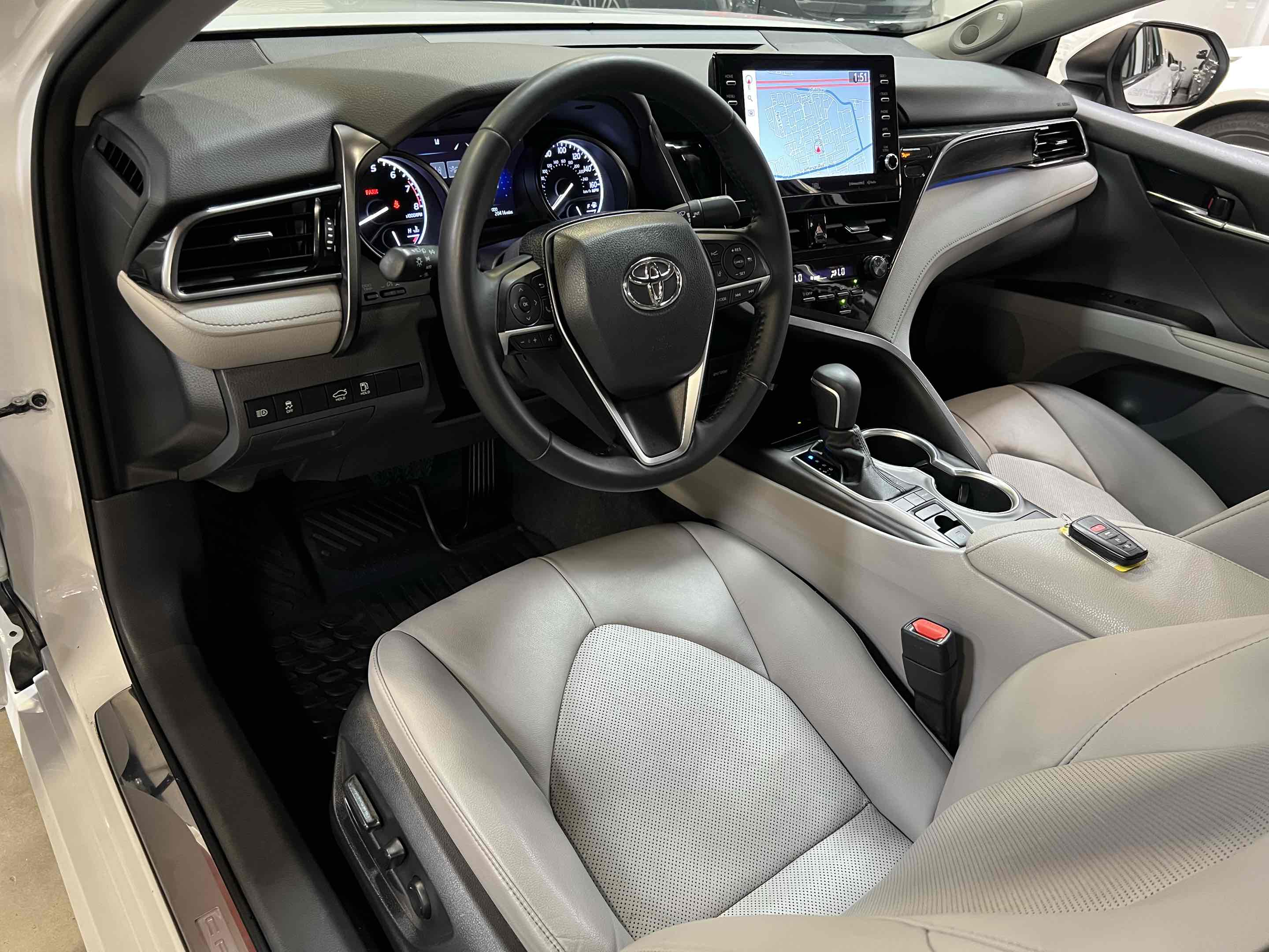 2022 Toyota Camry XLE photo 3