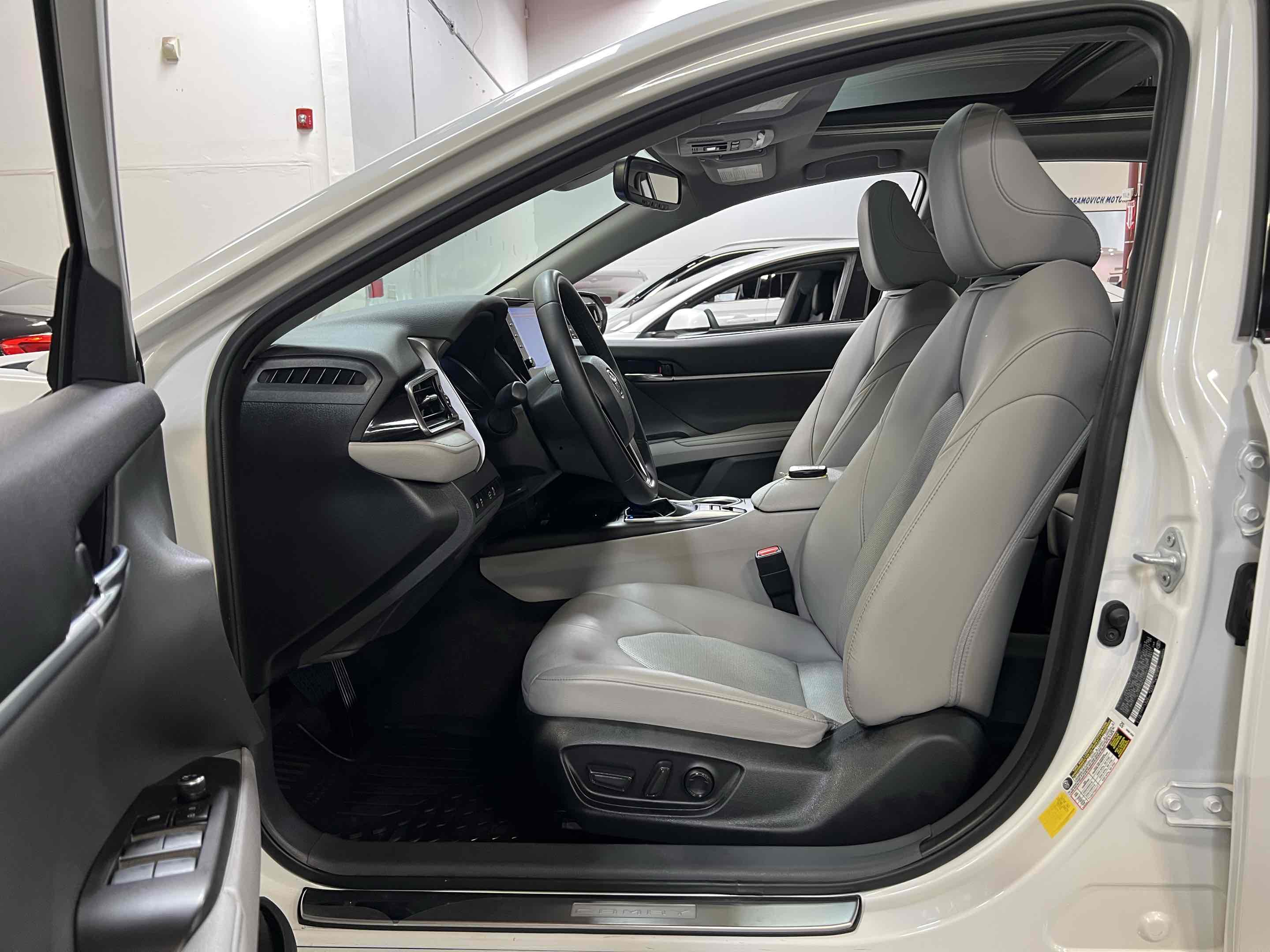 2022 Toyota Camry XLE photo 4