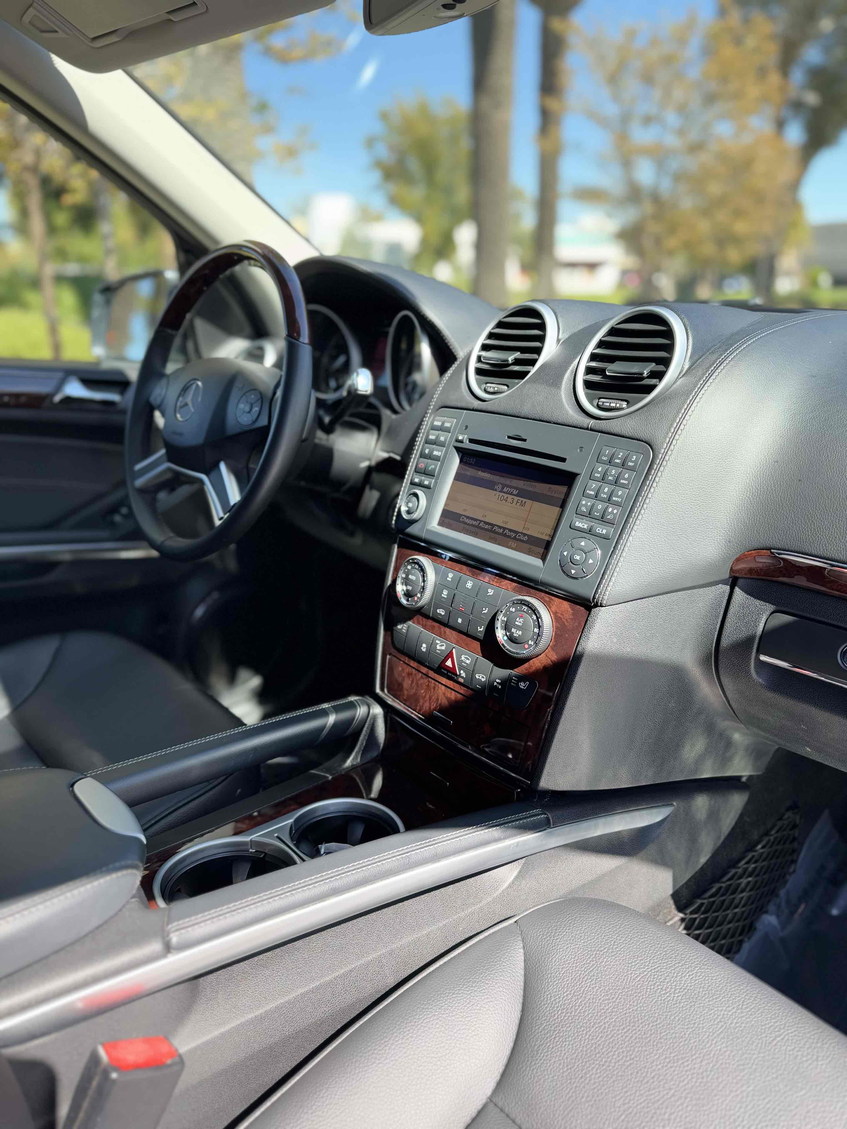 2012 Mercedes Benz GL 450 photo 3
