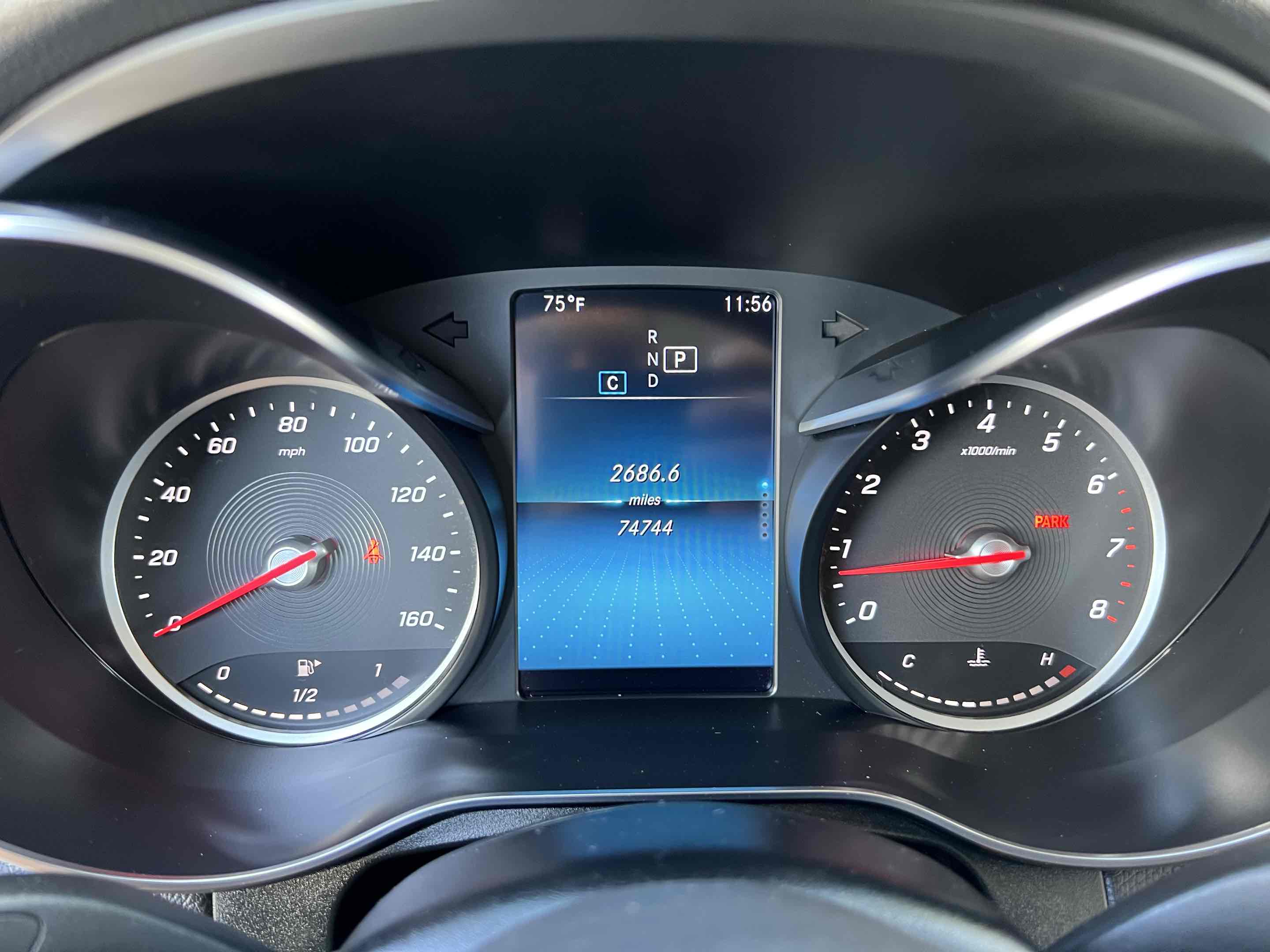 2022 Mercedes Benz GLC 300 photo 3