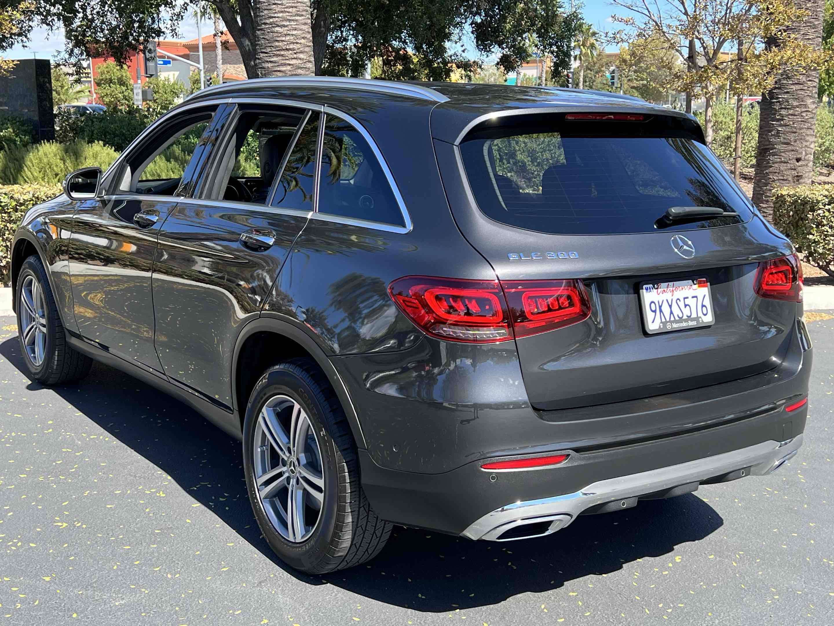 2022 Mercedes Benz GLC 300 photo 2