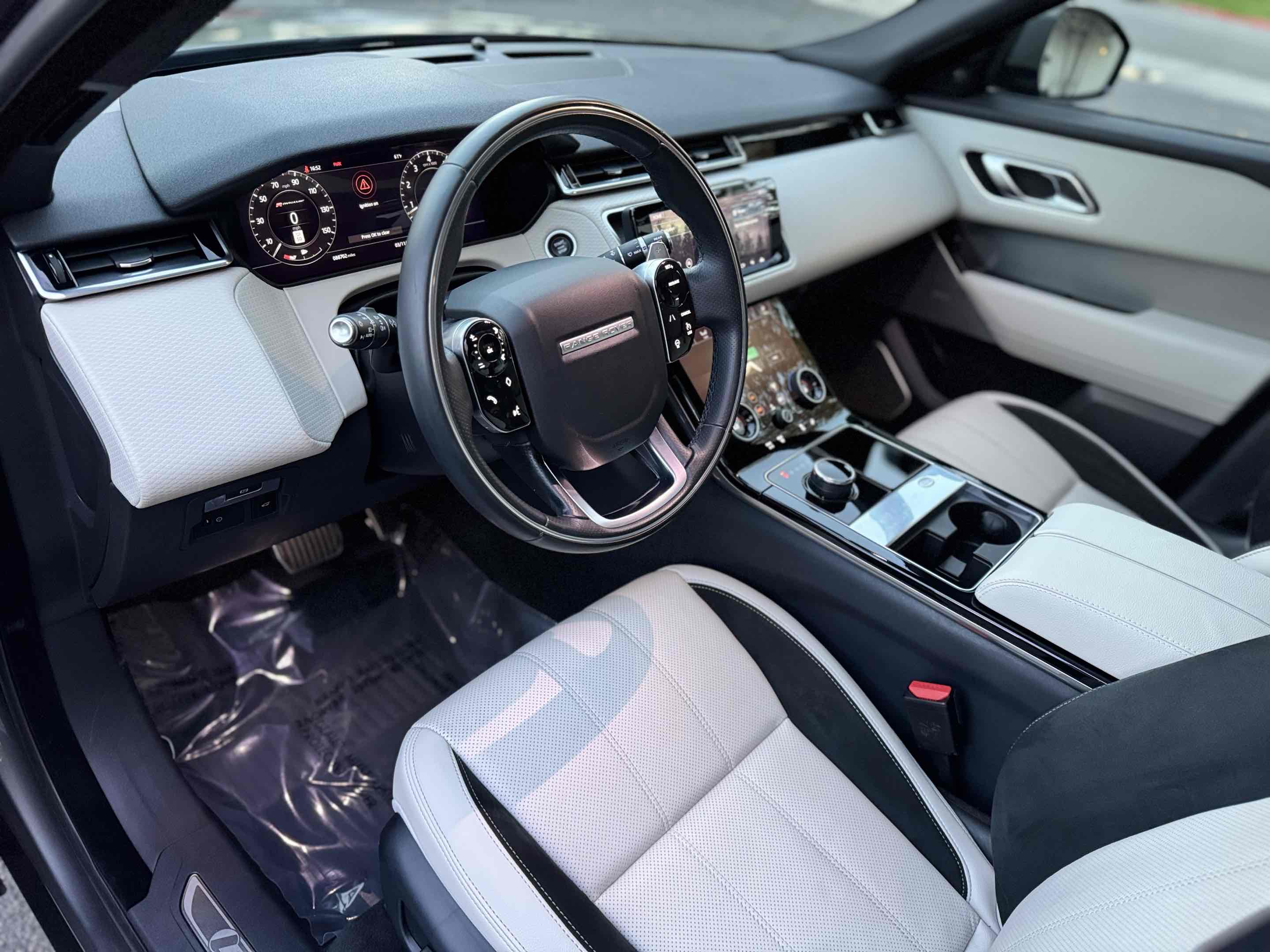 2018 Land Rover Range Rover Velar R-Dynamic SE photo 2