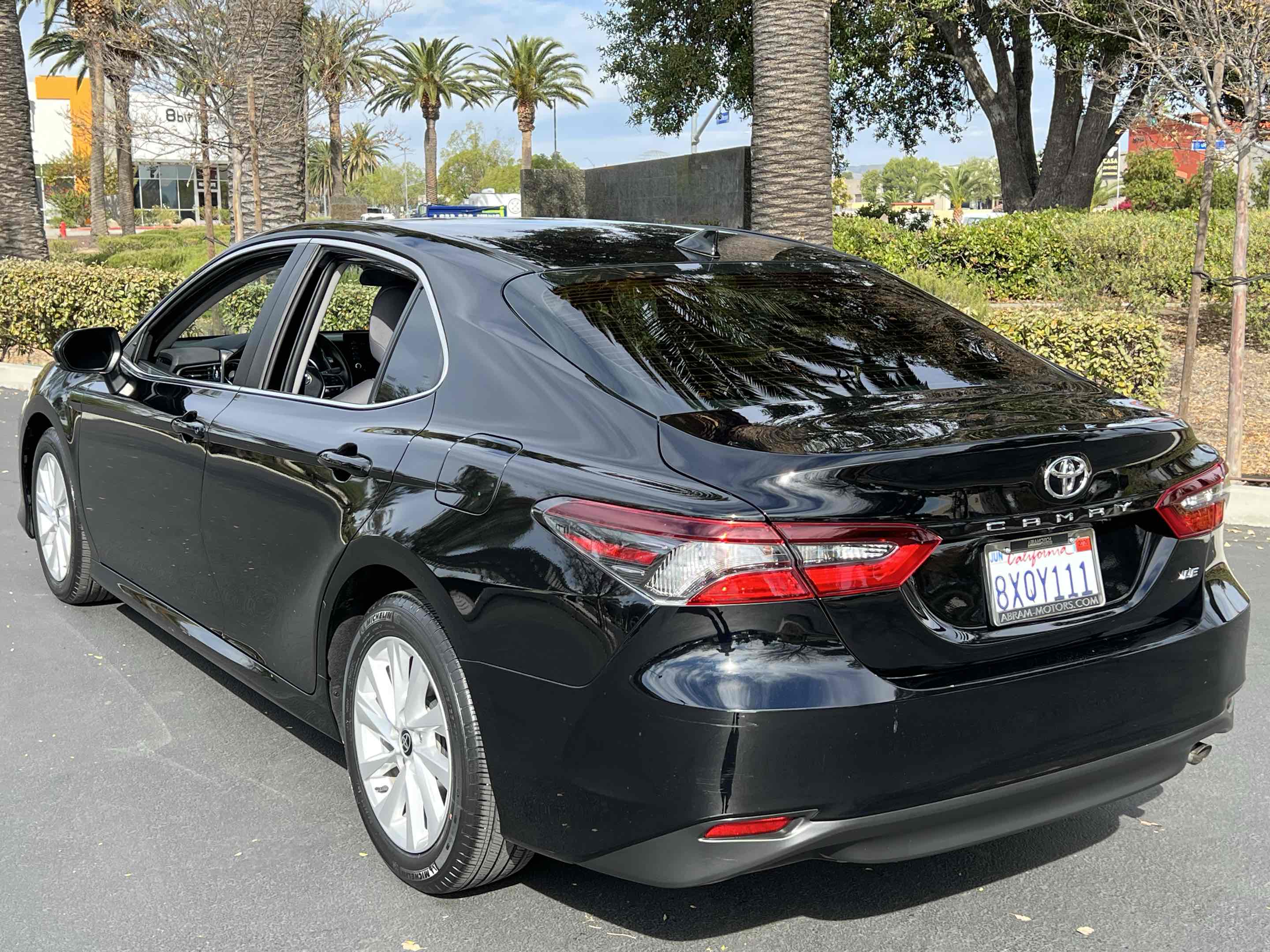 2021 Toyota Camry LE photo 2