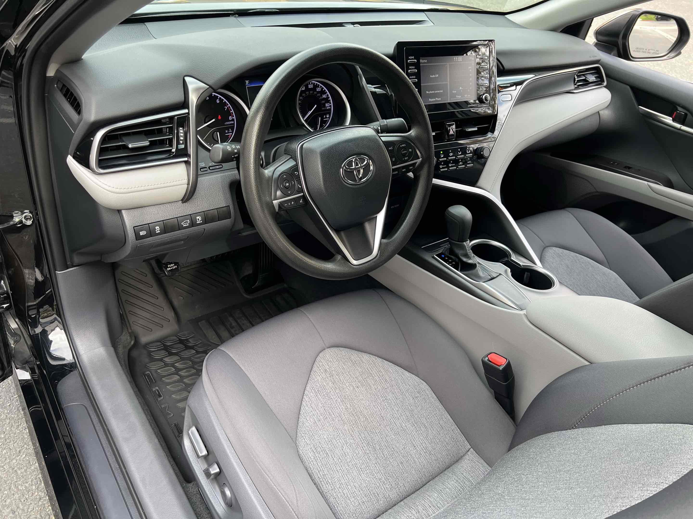 2021 Toyota Camry LE photo 3