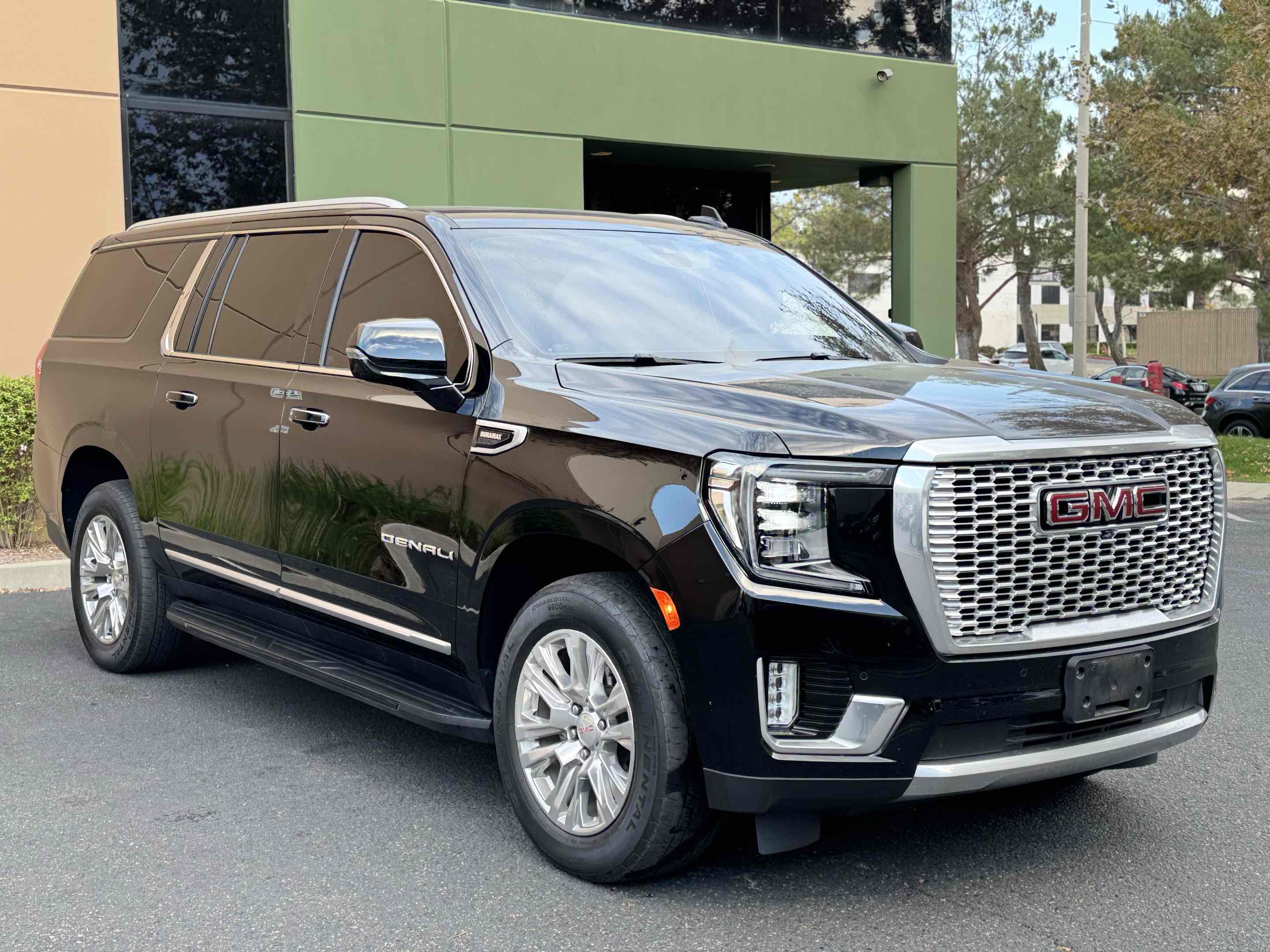 2021 Gmc Yukon XL Denali photo 2