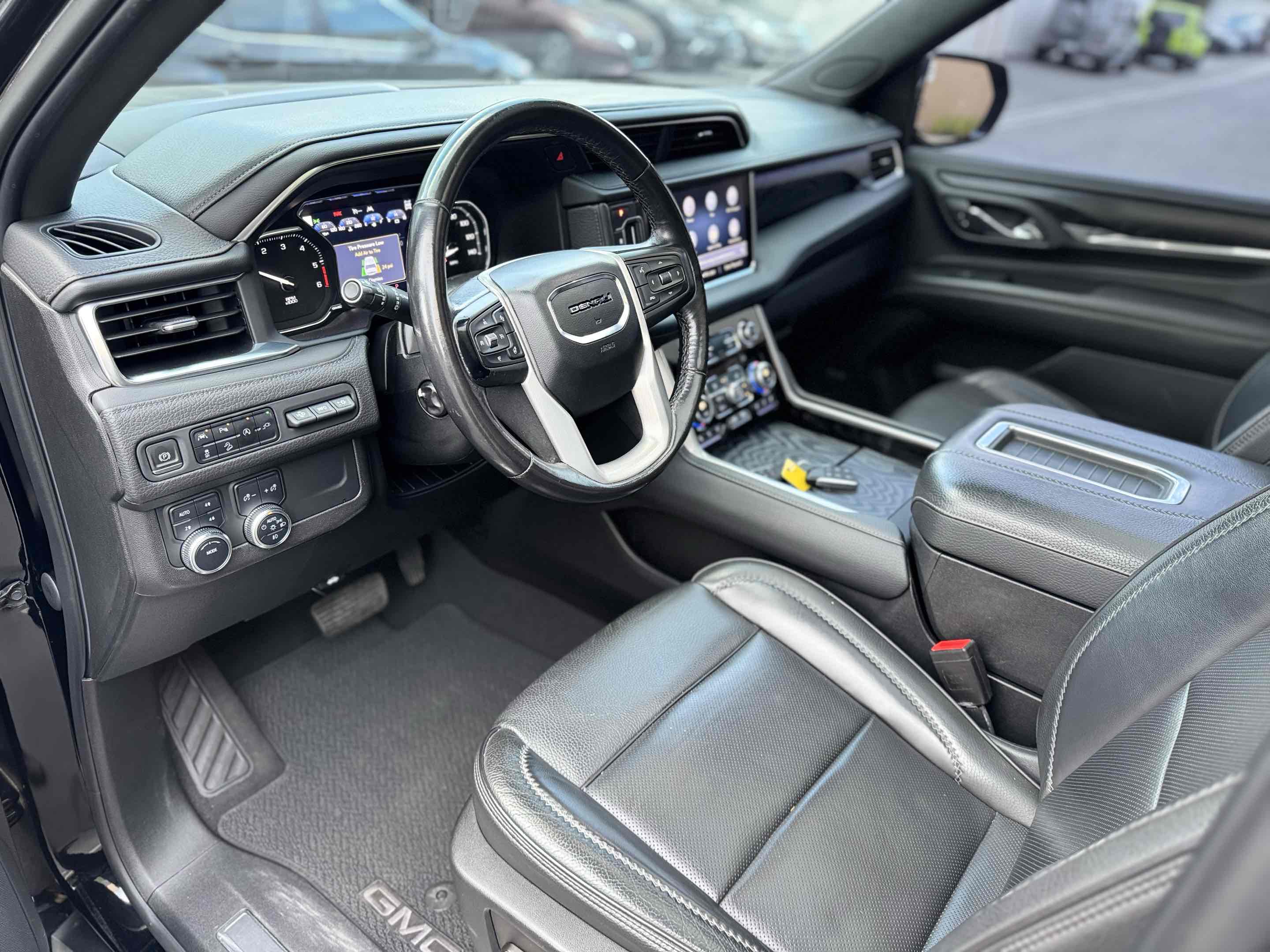 2021 Gmc Yukon XL Denali photo 3