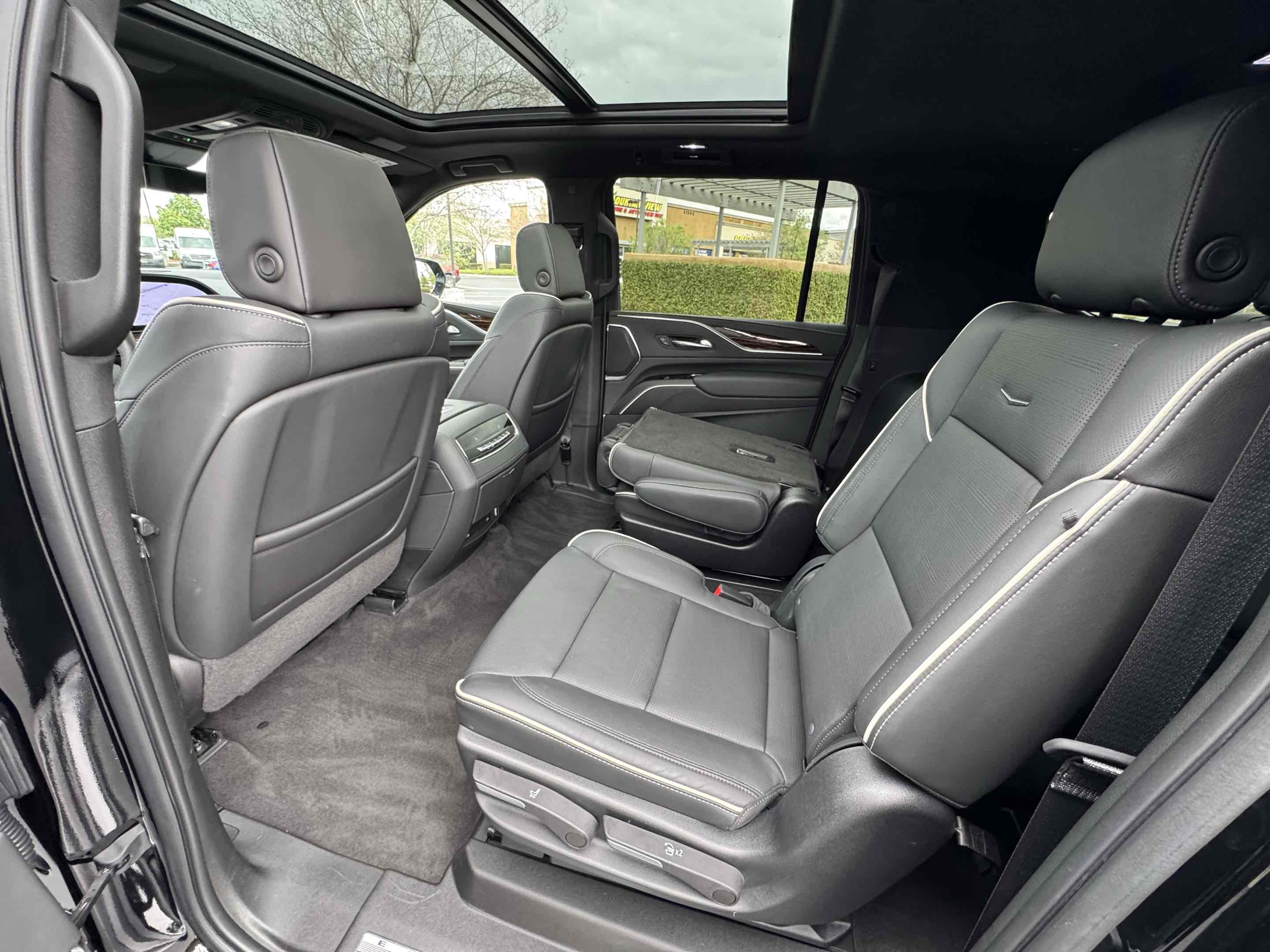 2023 Cadillac Escalade ESV Premium Luxury photo 4