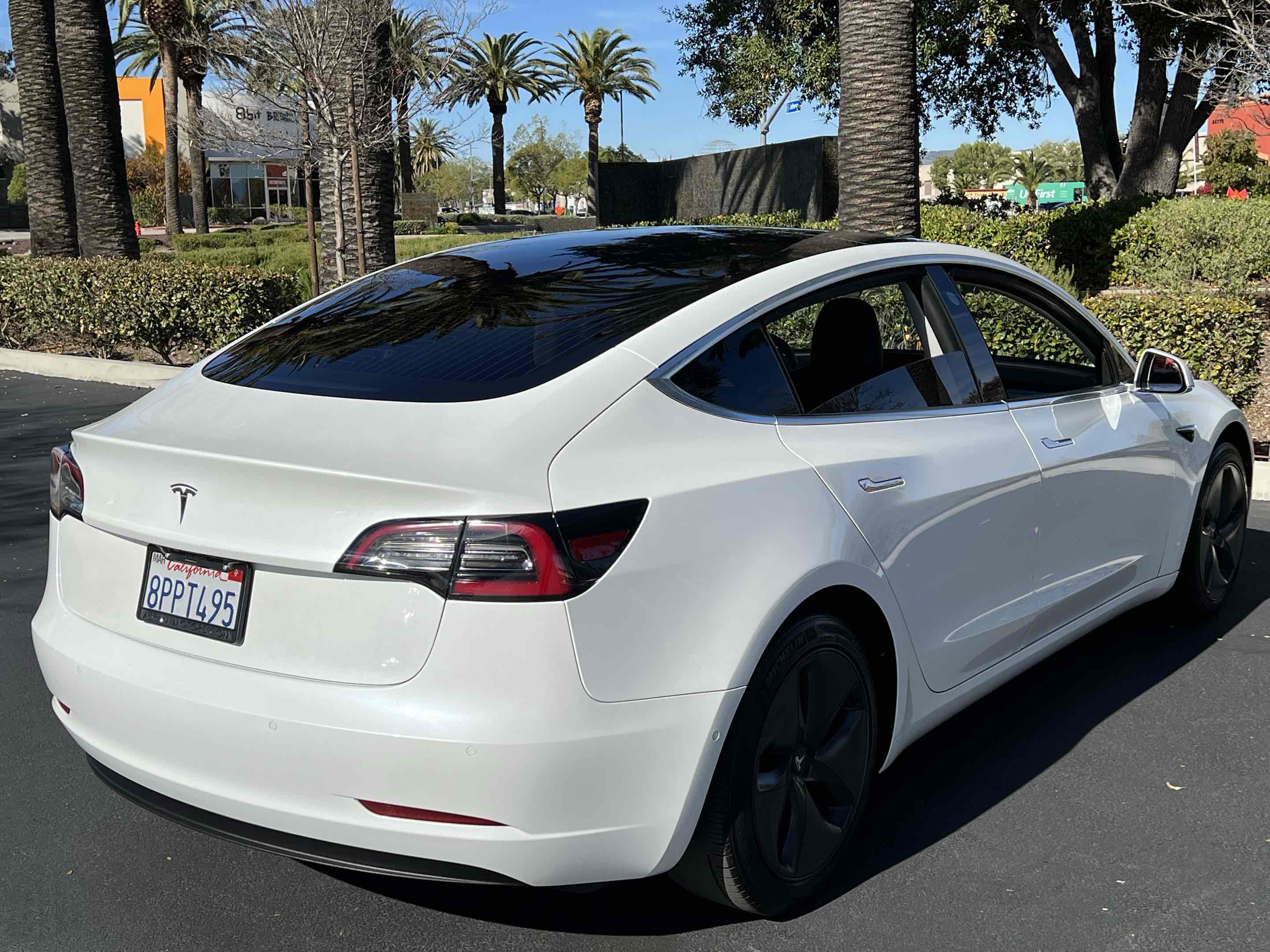 2020 Tesla Model 3 Standard Range Plus photo 3