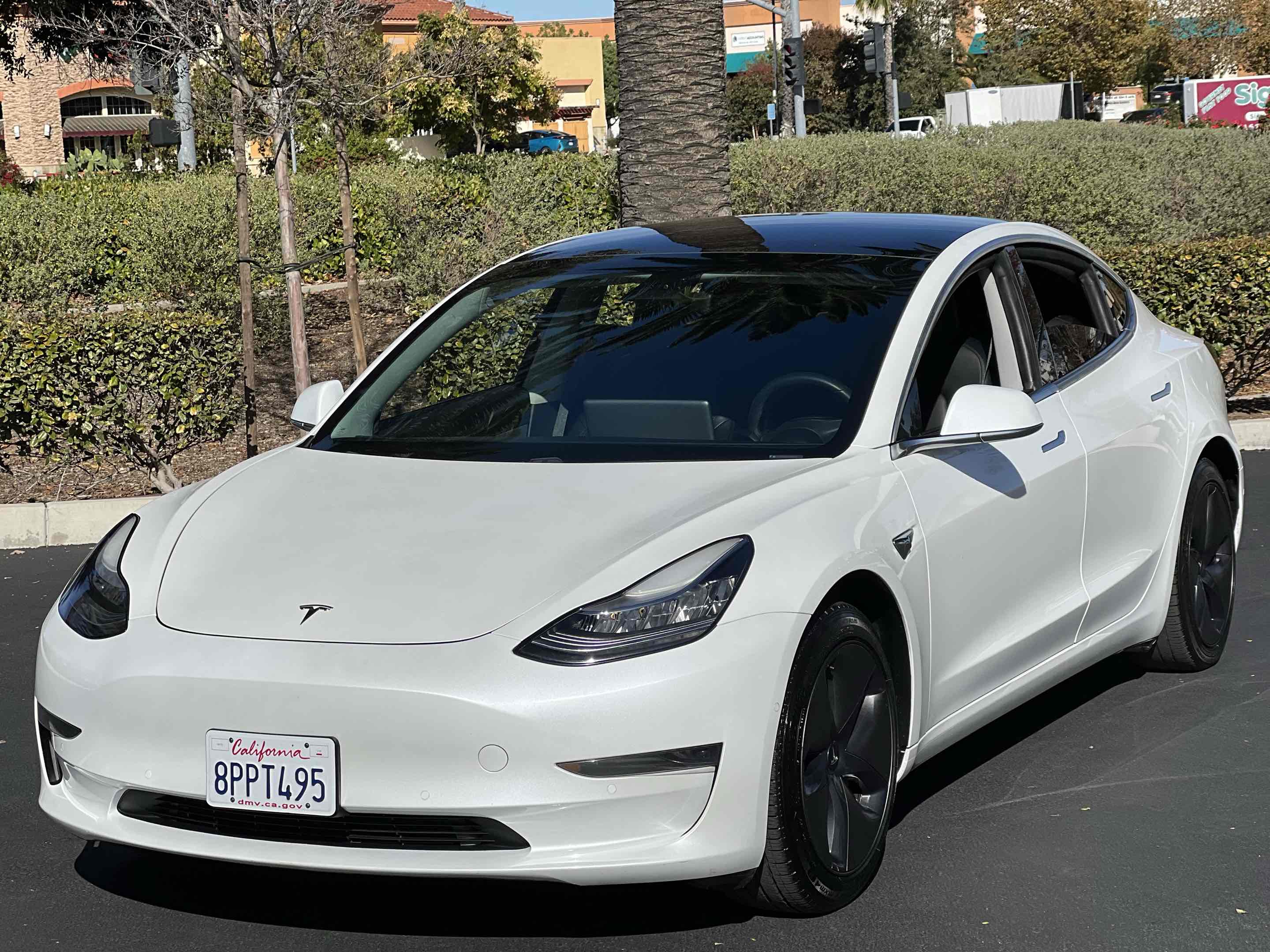 2020 Tesla Model 3 Standard Range Plus photo 2