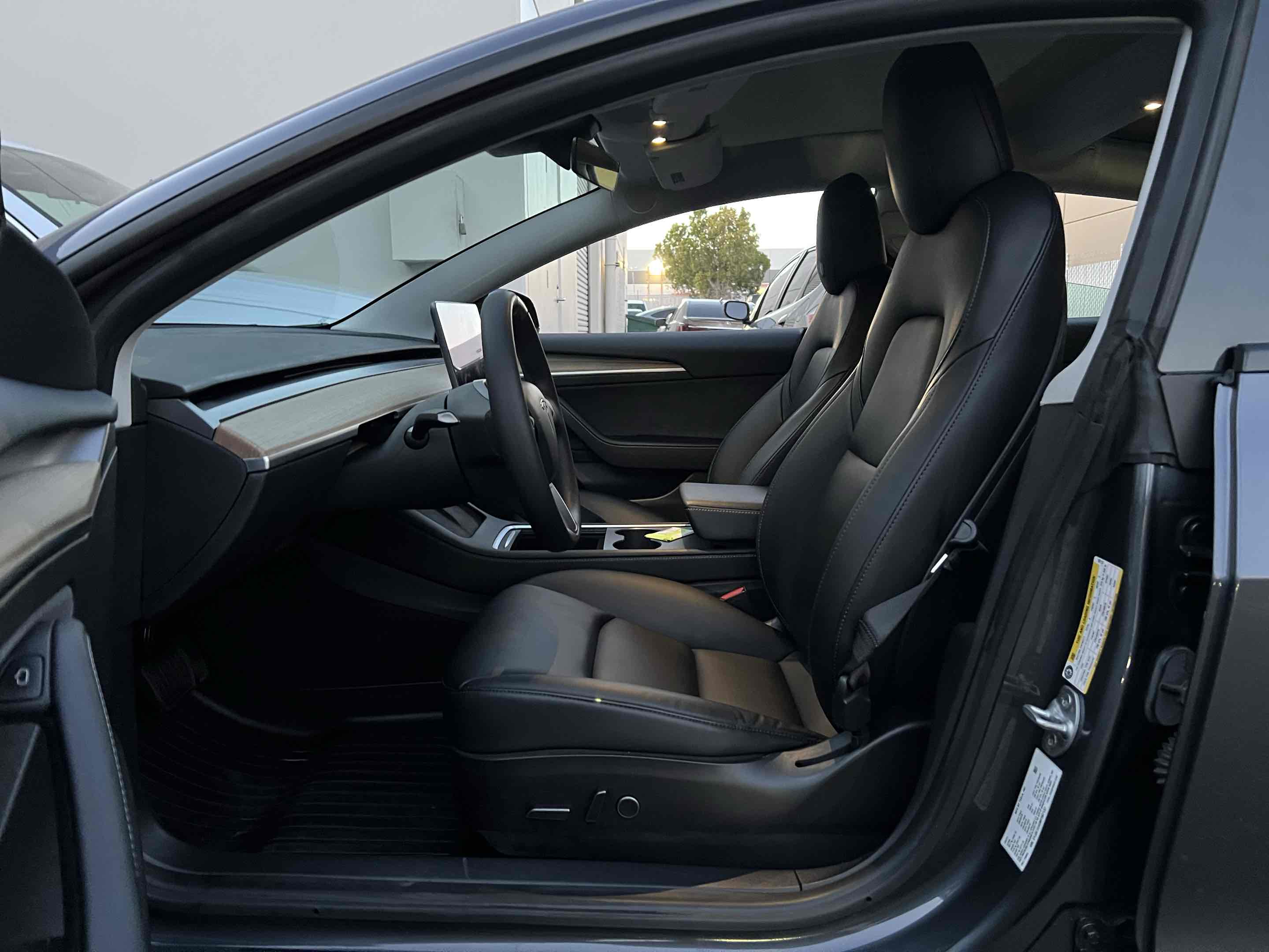 2021 Tesla Model 3 Standard Range Plus photo 4