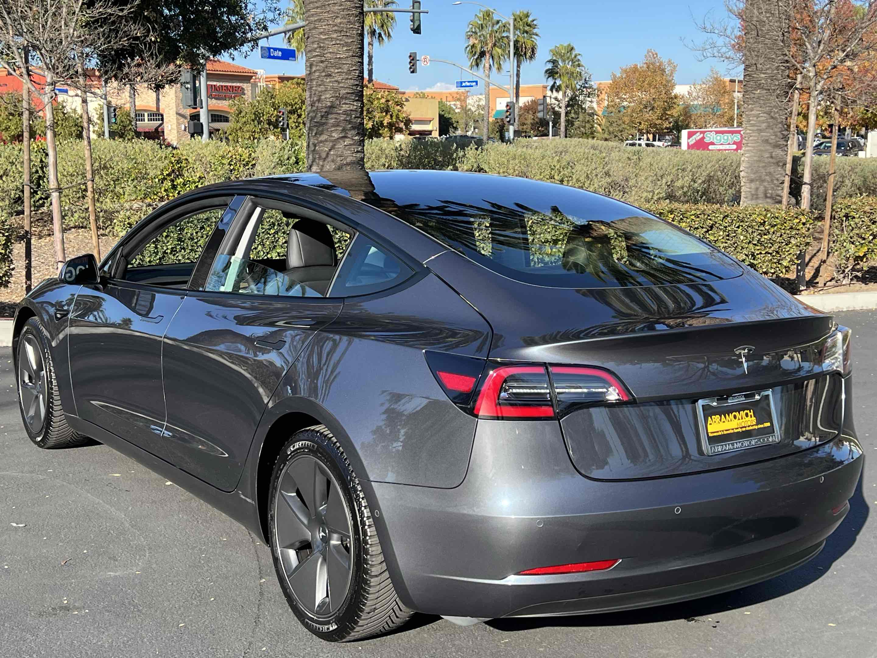2021 Tesla Model 3 Standard Range Plus photo 2