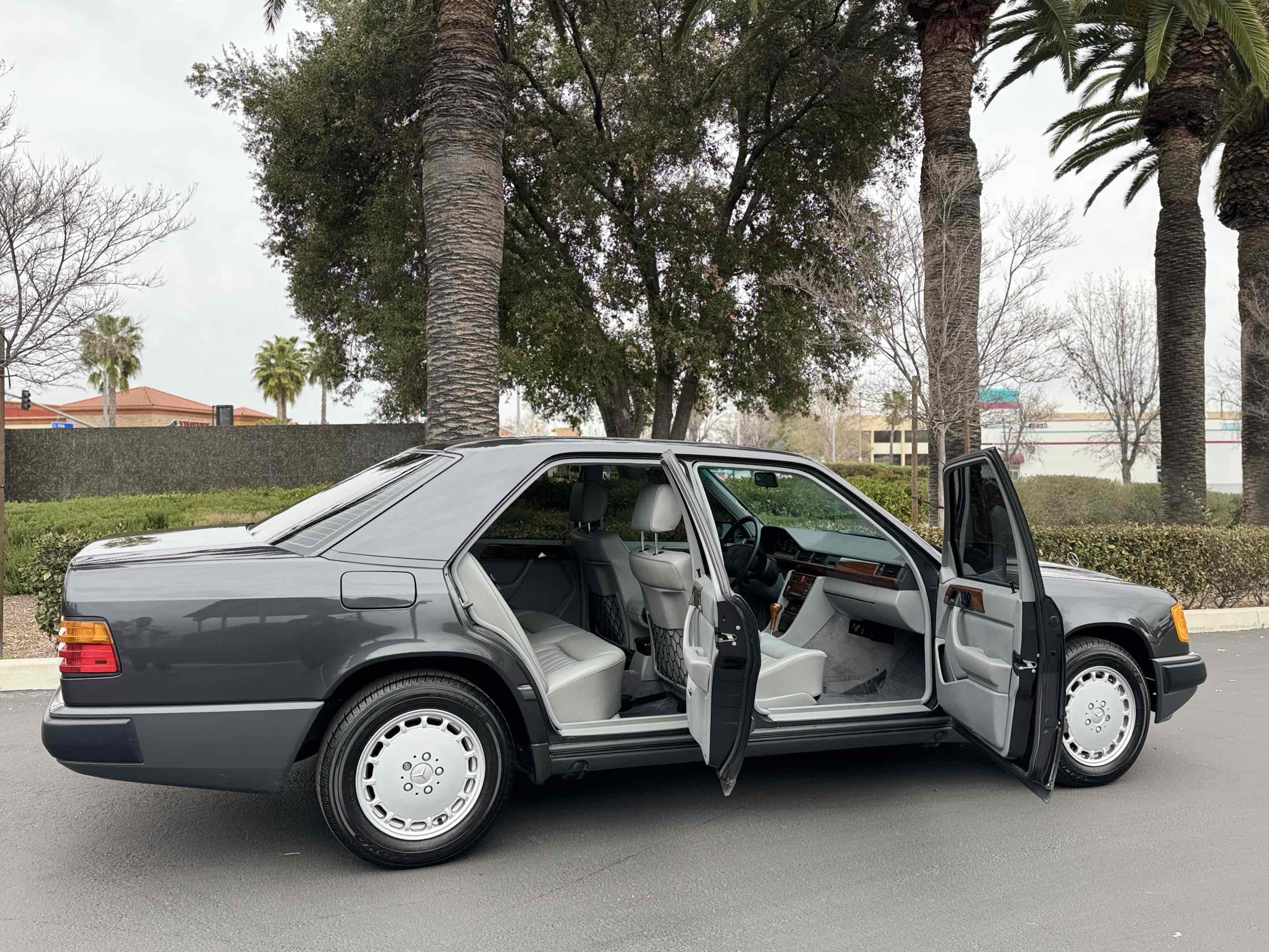 1987 Mercedes-Benz 300 - Photo 30