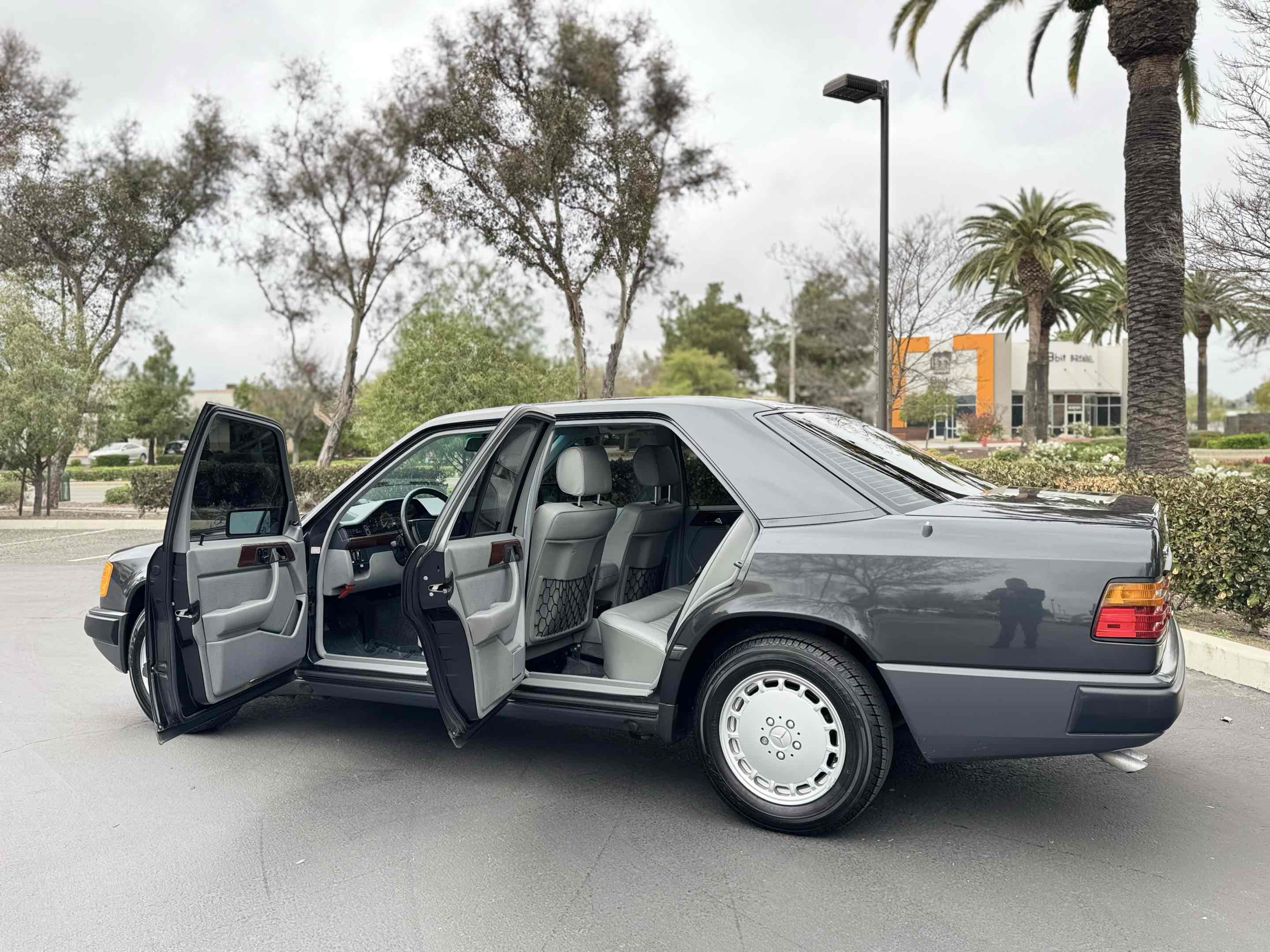 1987 Mercedes-Benz 300 - Photo 31