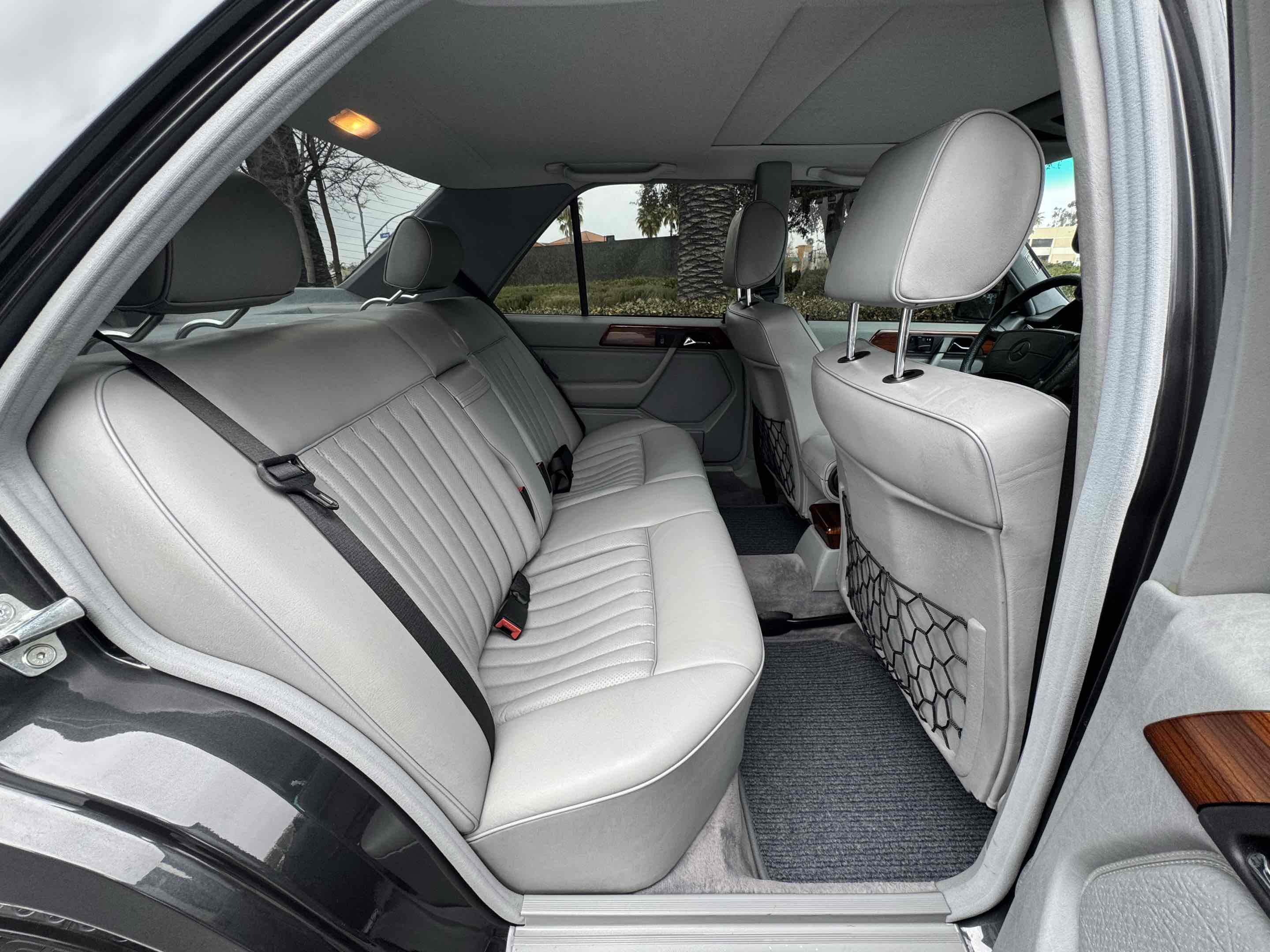 1987 Mercedes-Benz 300 - Photo 8