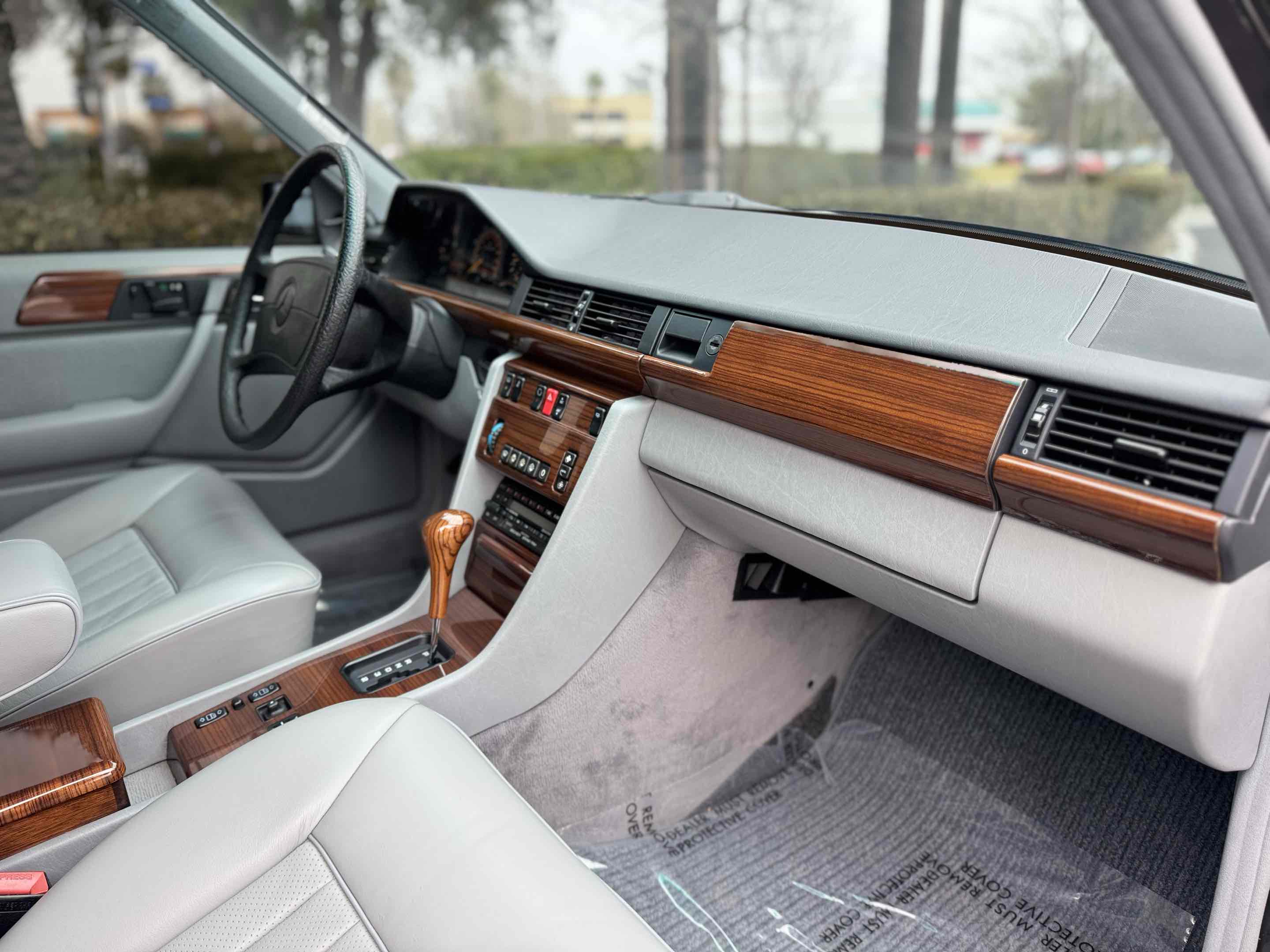 1987 Mercedes-Benz 300 - Photo 38