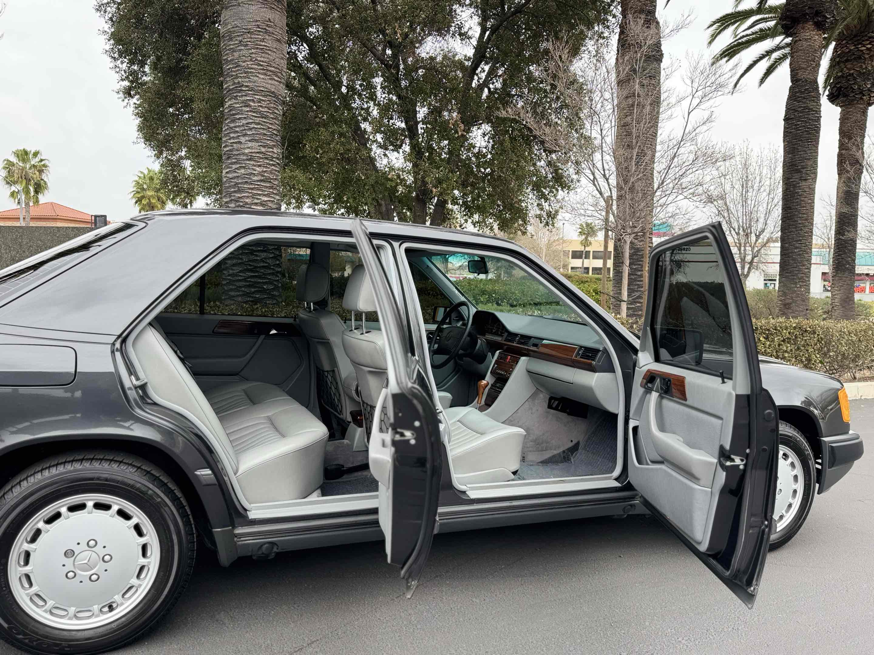 1987 Mercedes-Benz 300 - Photo 32