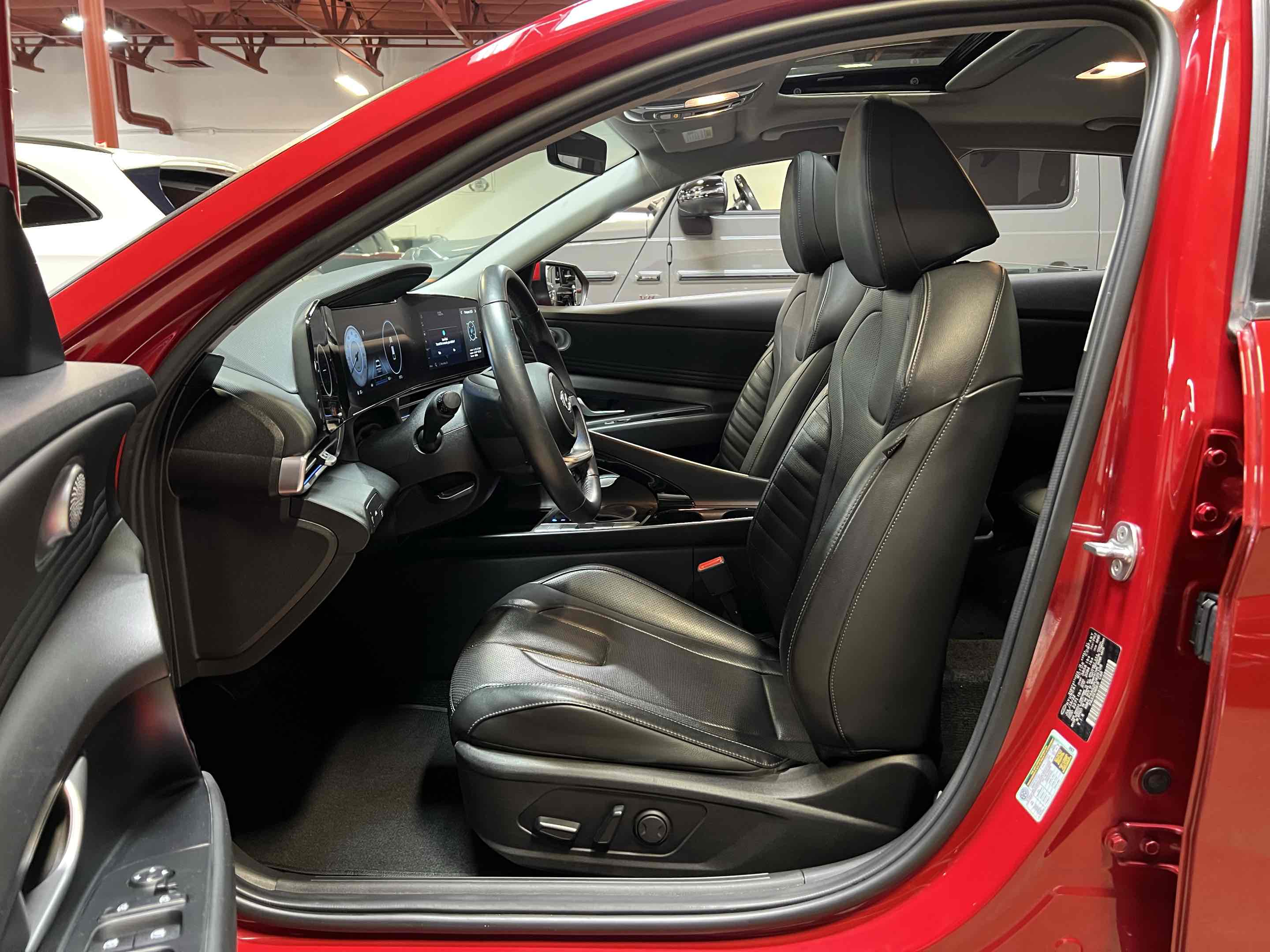 2023 Hyundai Elantra Limited - Photo 4