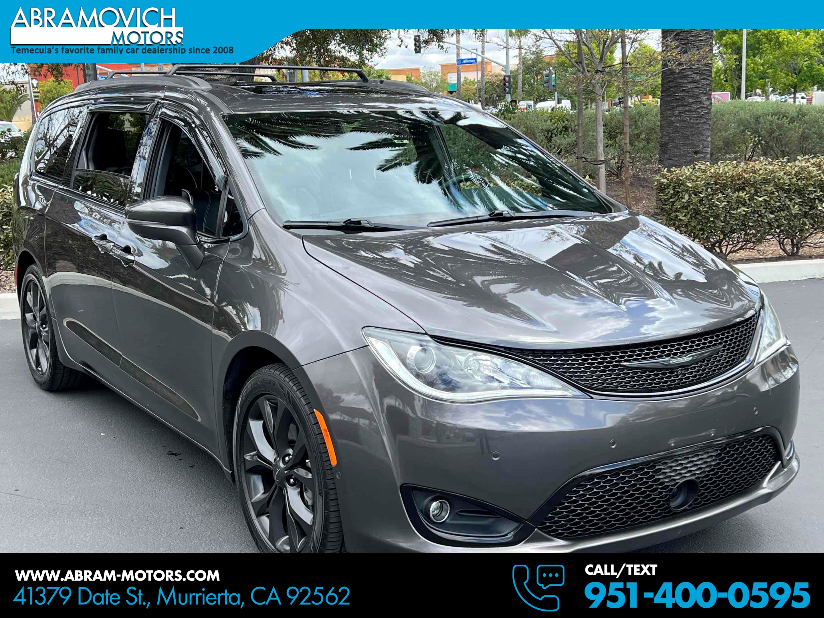 2019 Chrysler Pacifica Limited's photo
