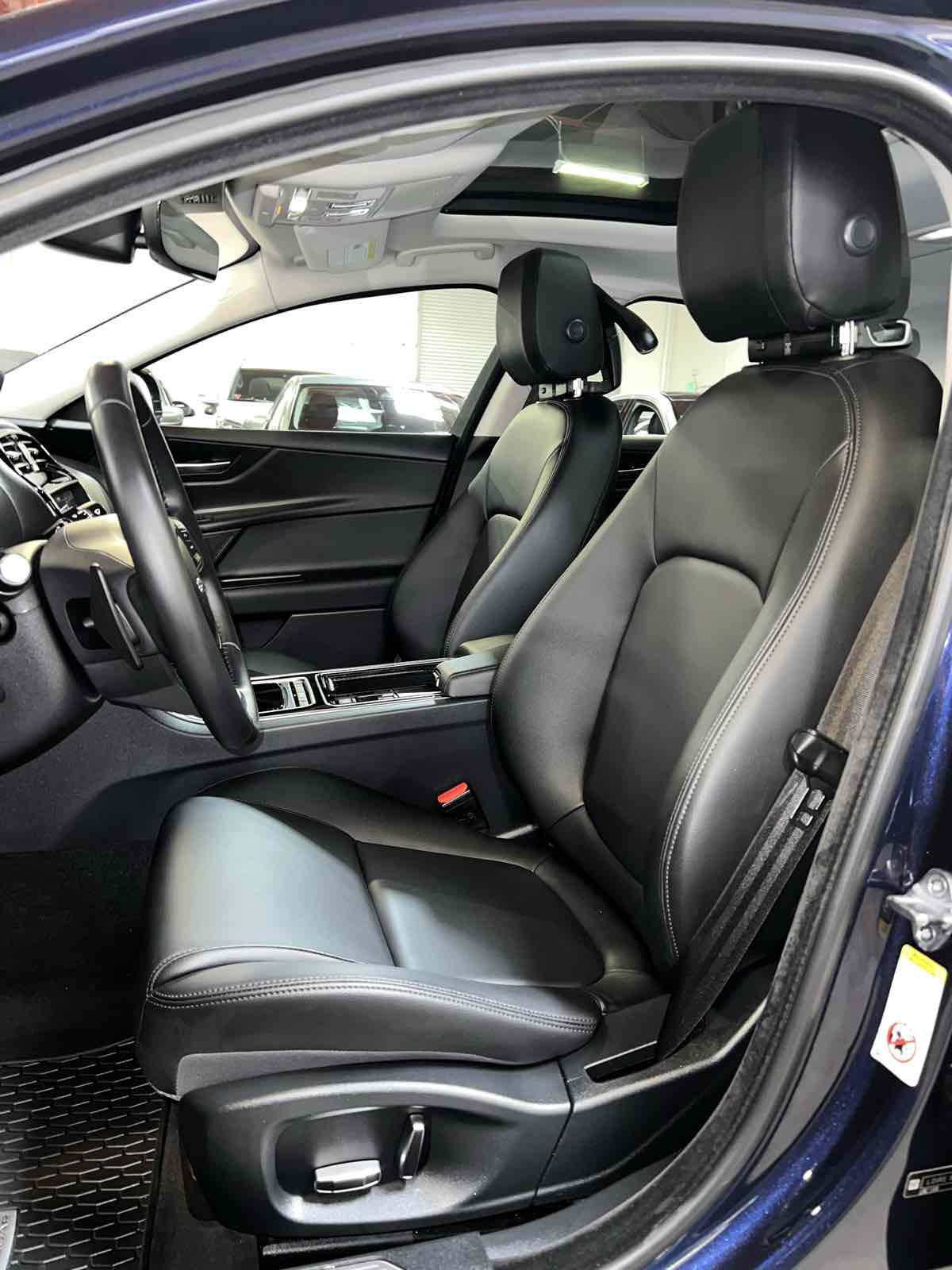2019 Jaguar XE photo 41