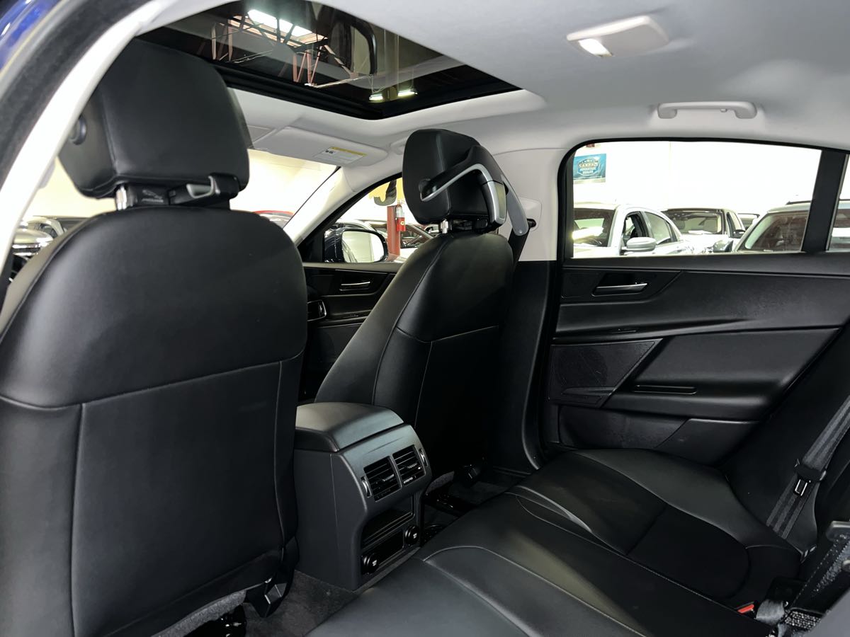 2019 Jaguar XE photo 26