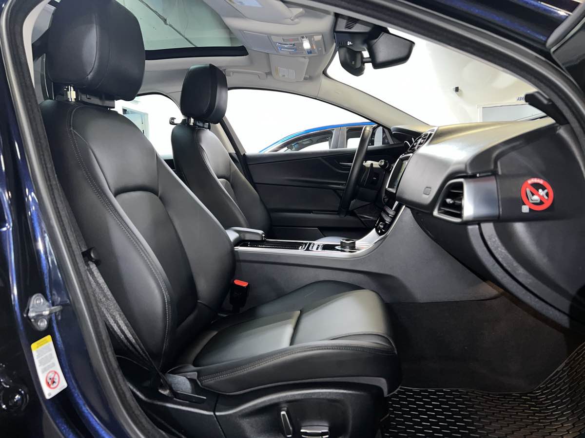 2019 Jaguar XE photo 34