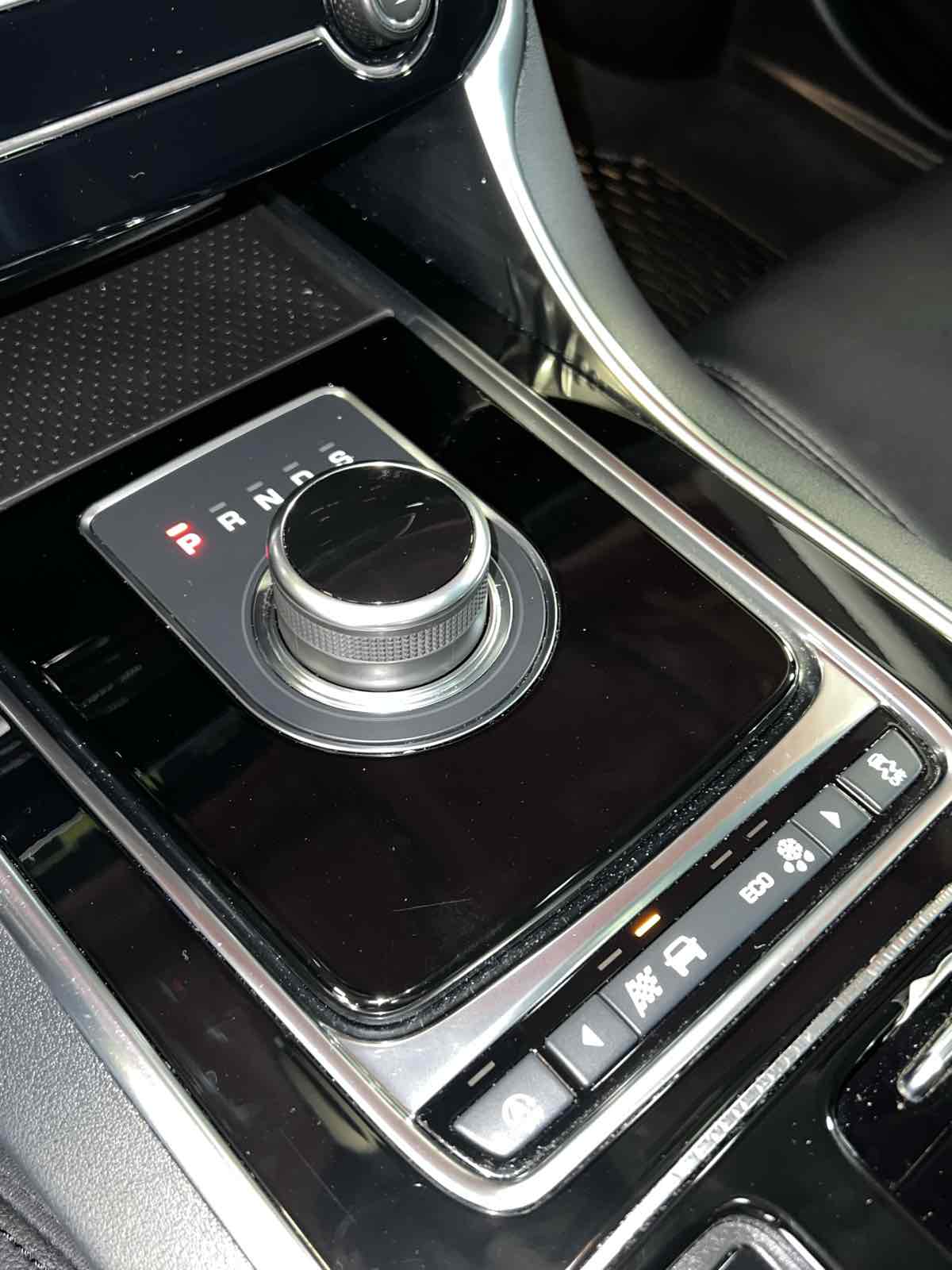2019 Jaguar XE photo 24