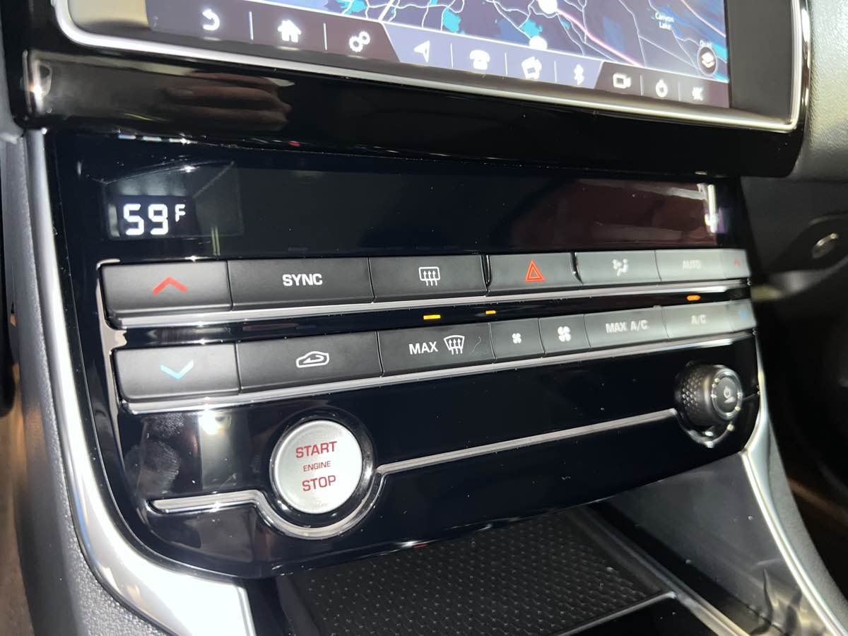 2019 Jaguar XE photo 25