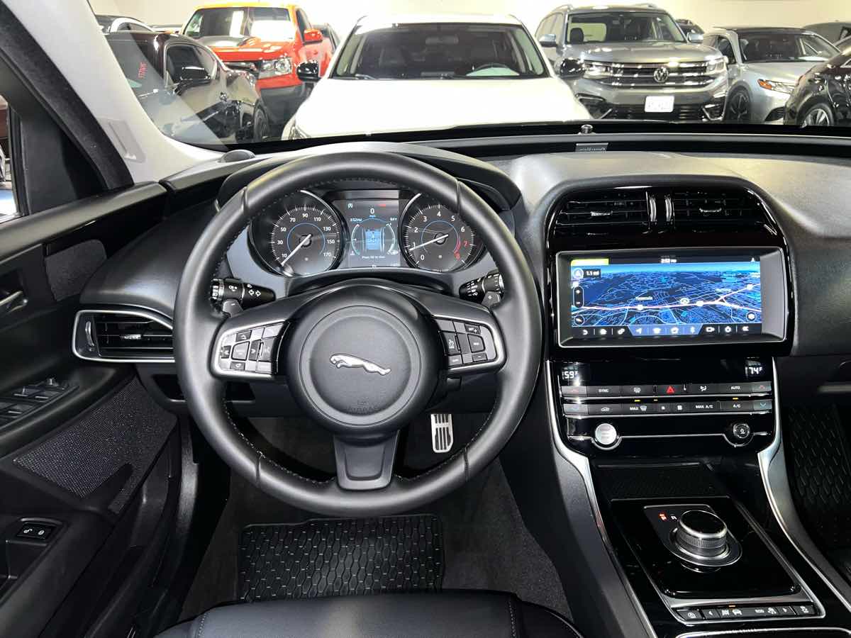 2019 Jaguar XE photo 30