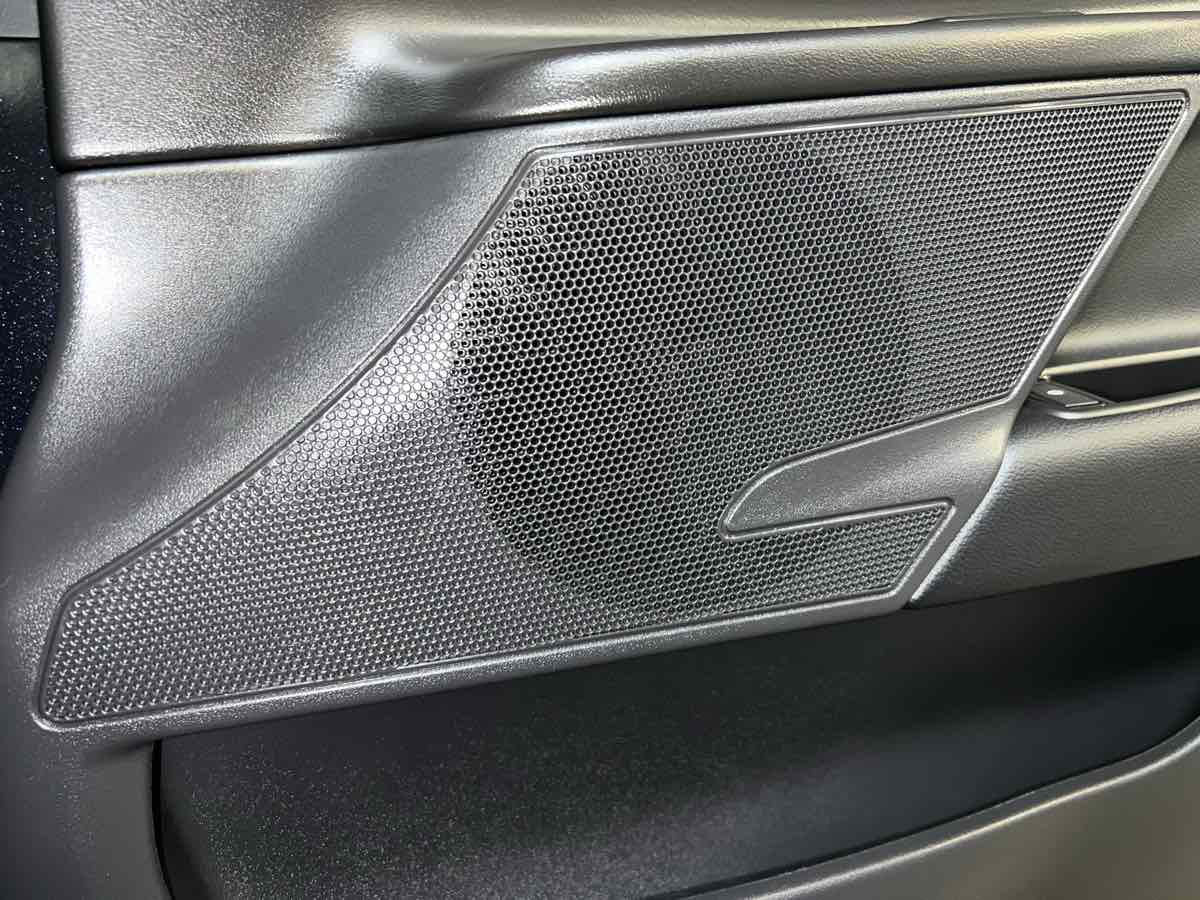 2019 Jaguar XE photo 6