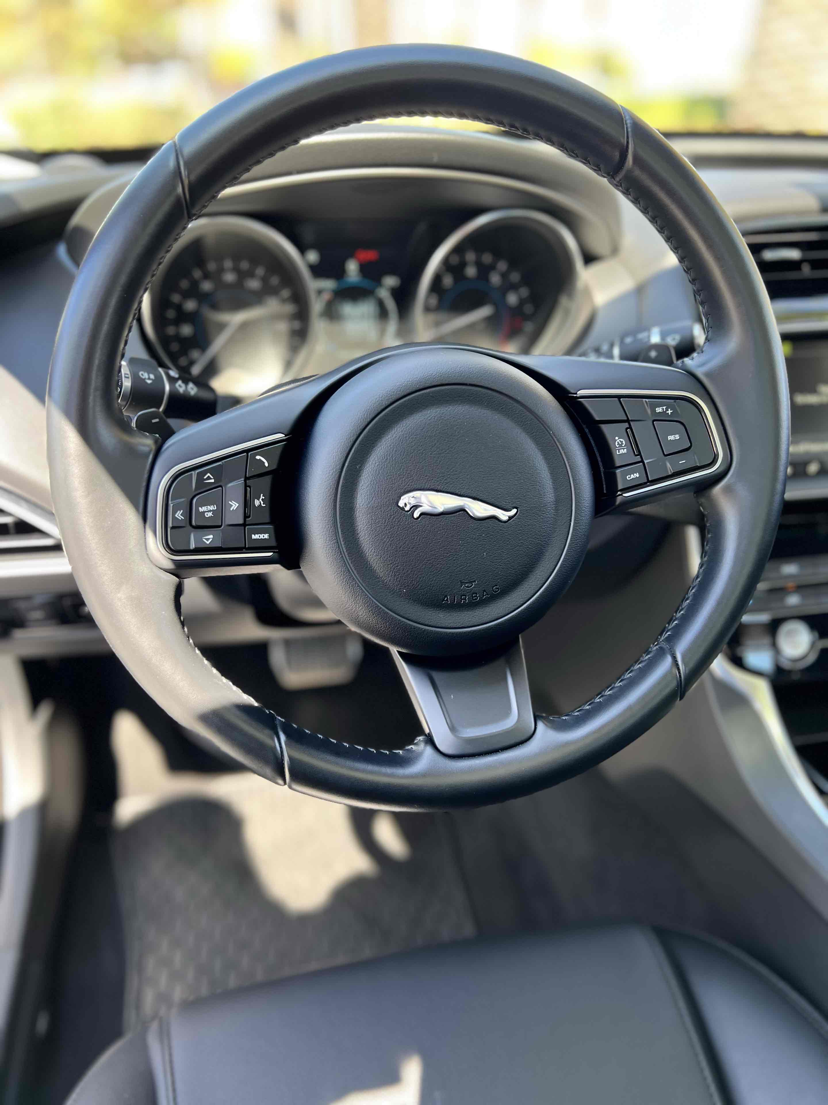 2019 Jaguar XE photo 38