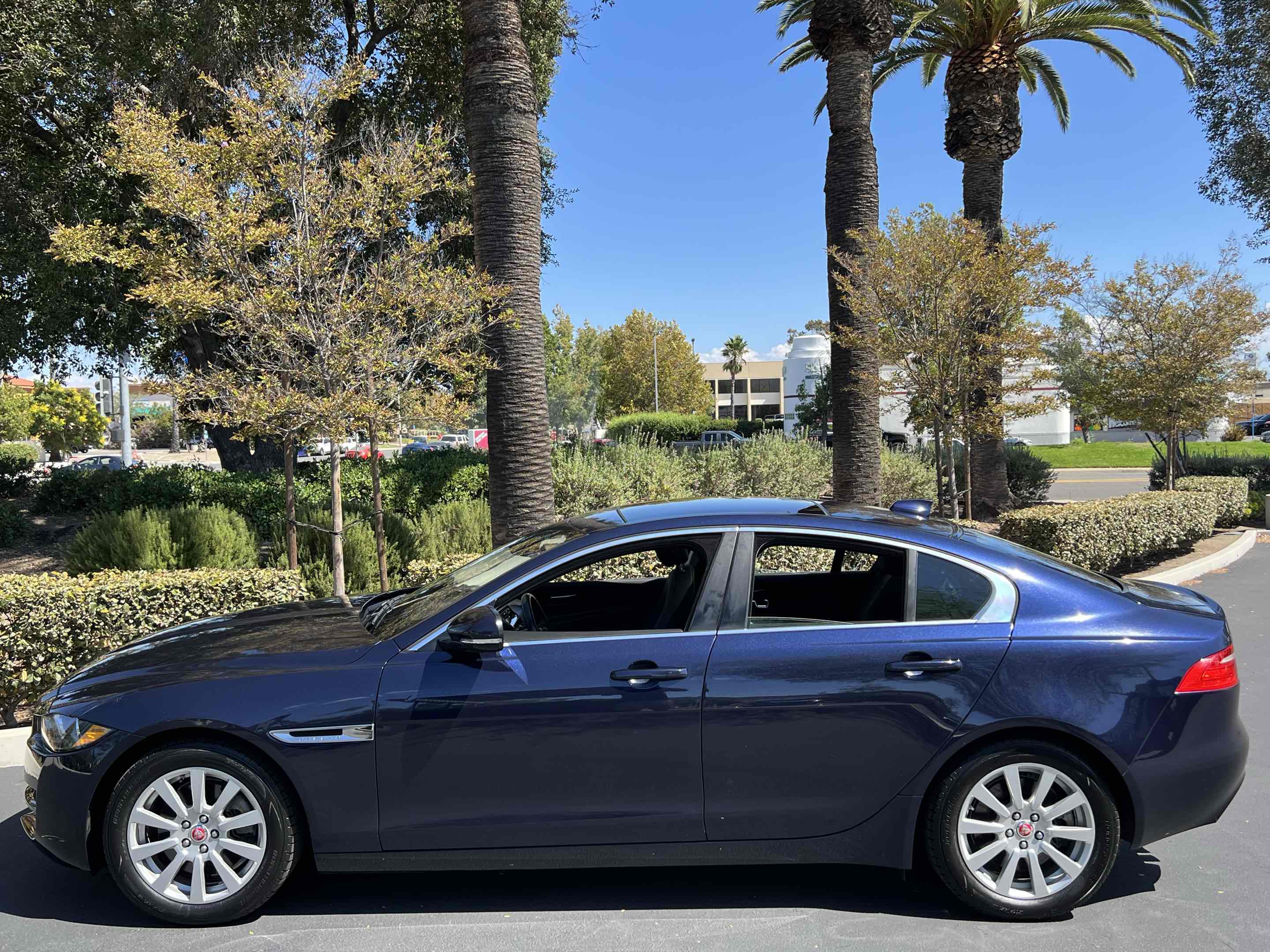 2019 Jaguar XE photo 16