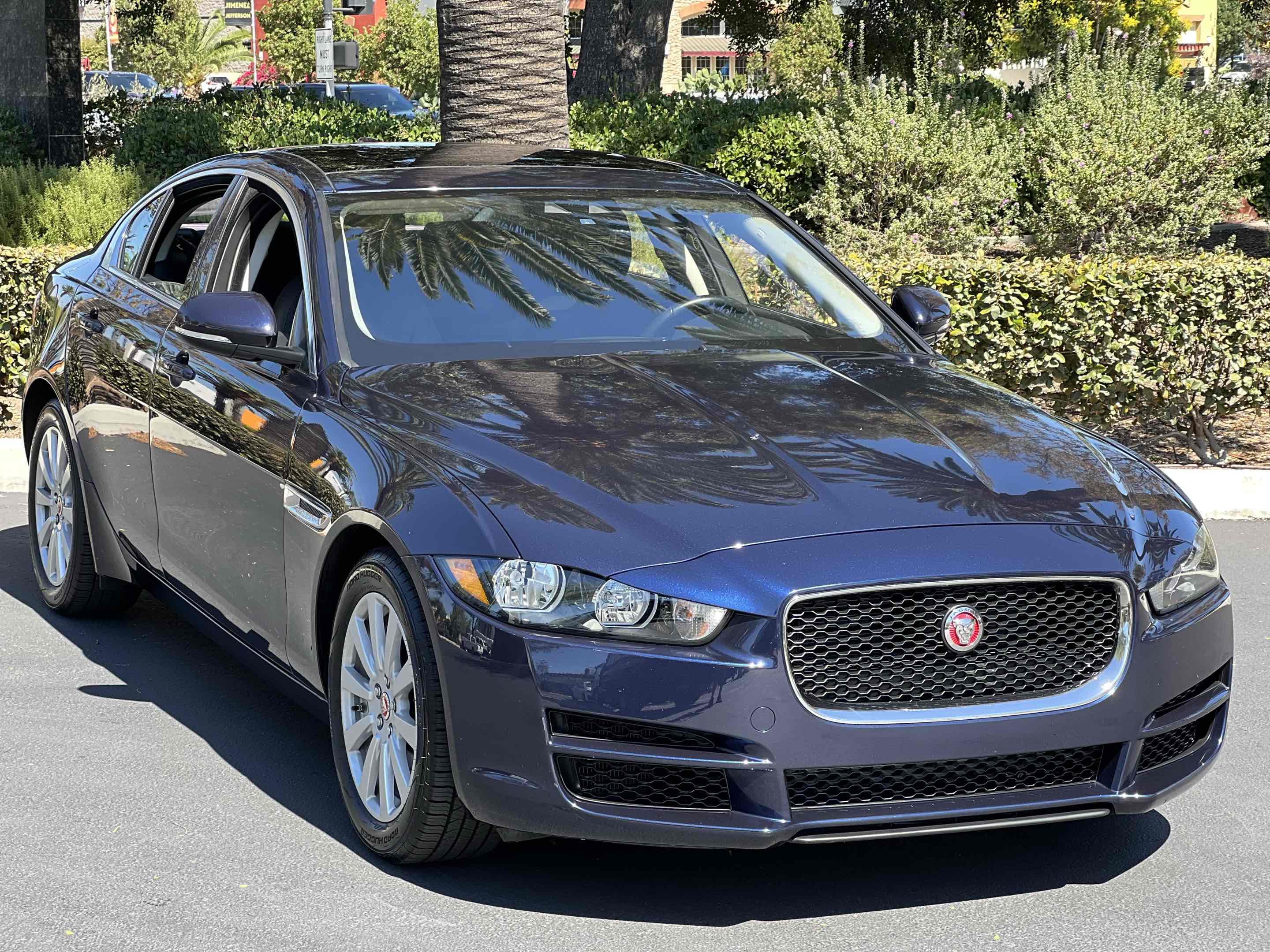 2019 Jaguar XE photo 19