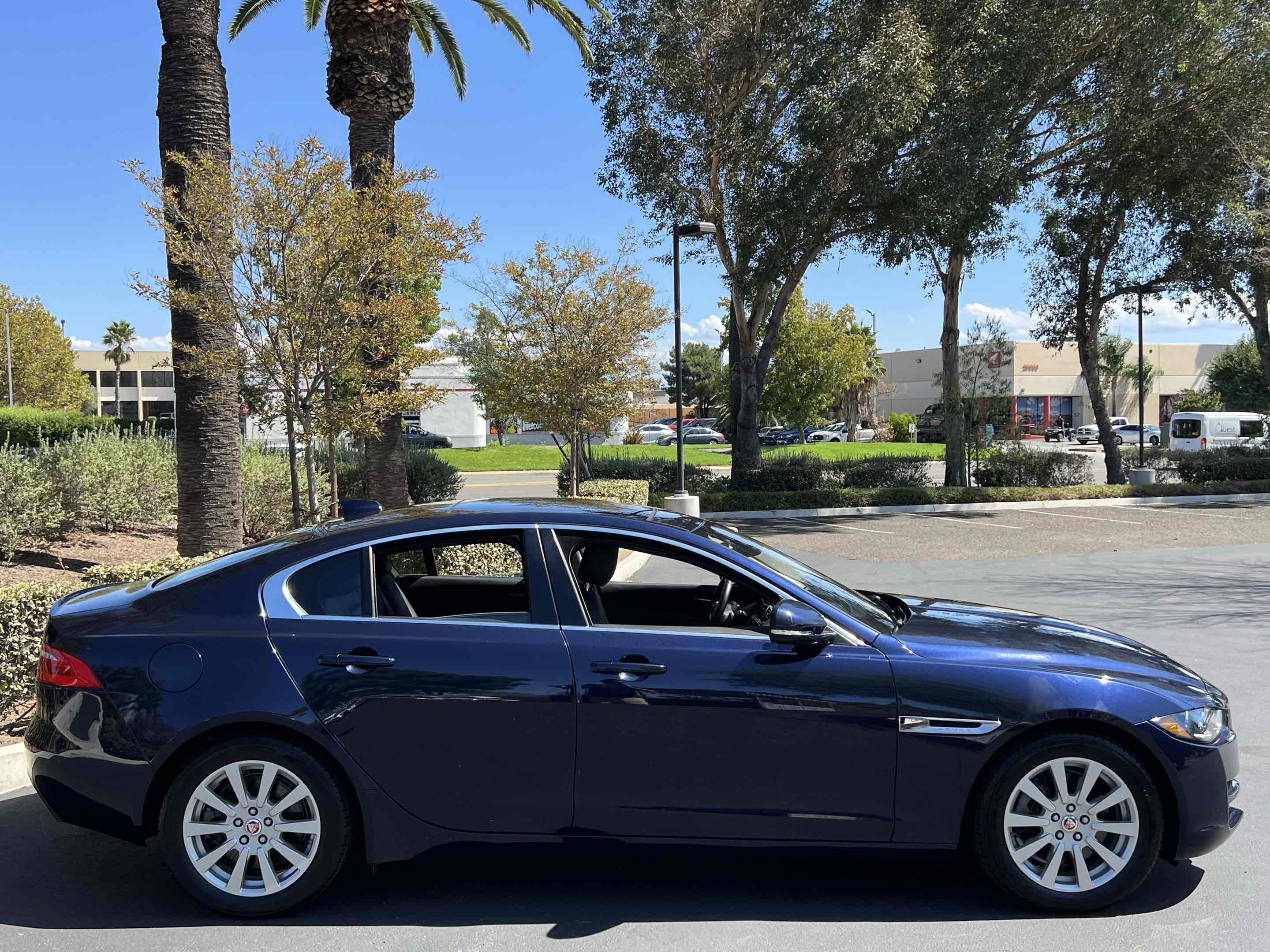 2019 Jaguar XE photo 15