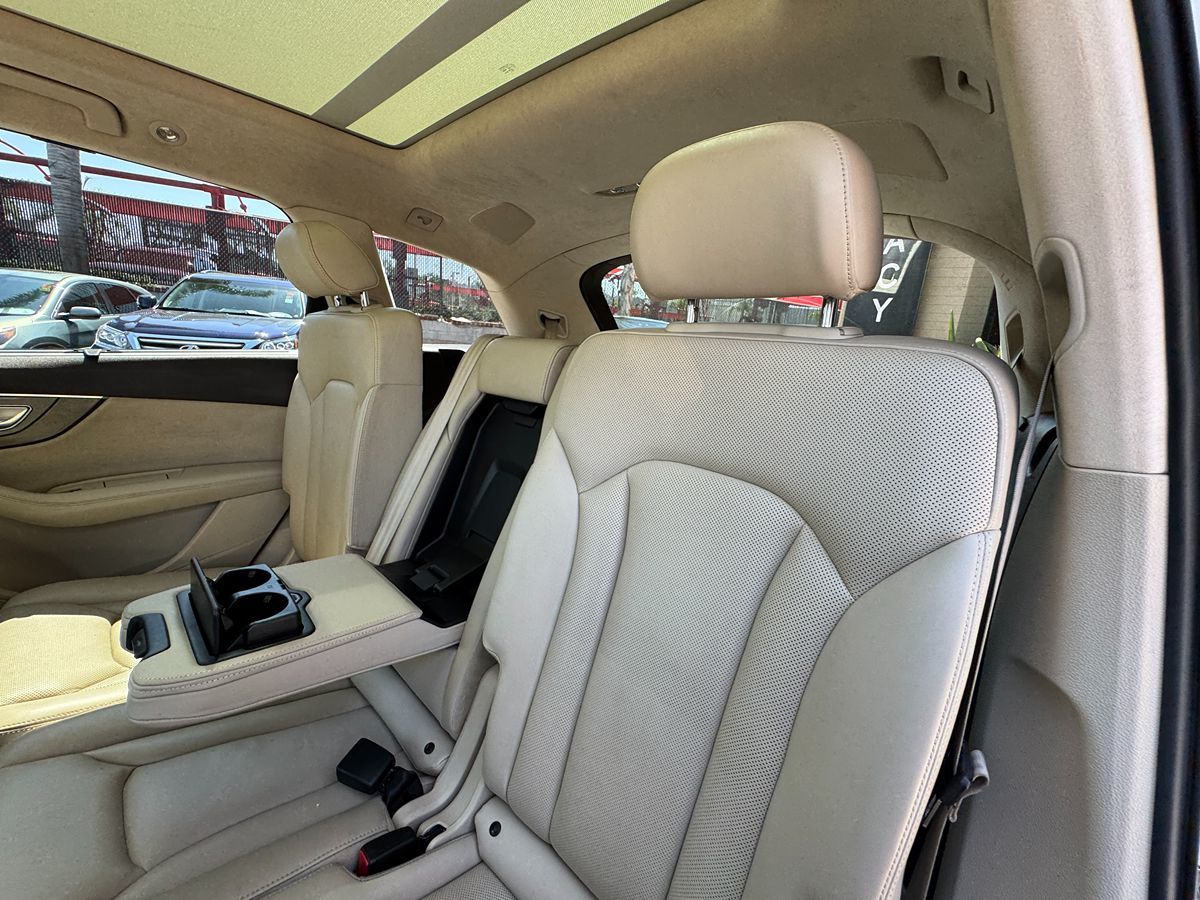 Sold 2019 Audi Q7 Prestige W/ PANO MOONROOF AUTOMATIC PARKING in