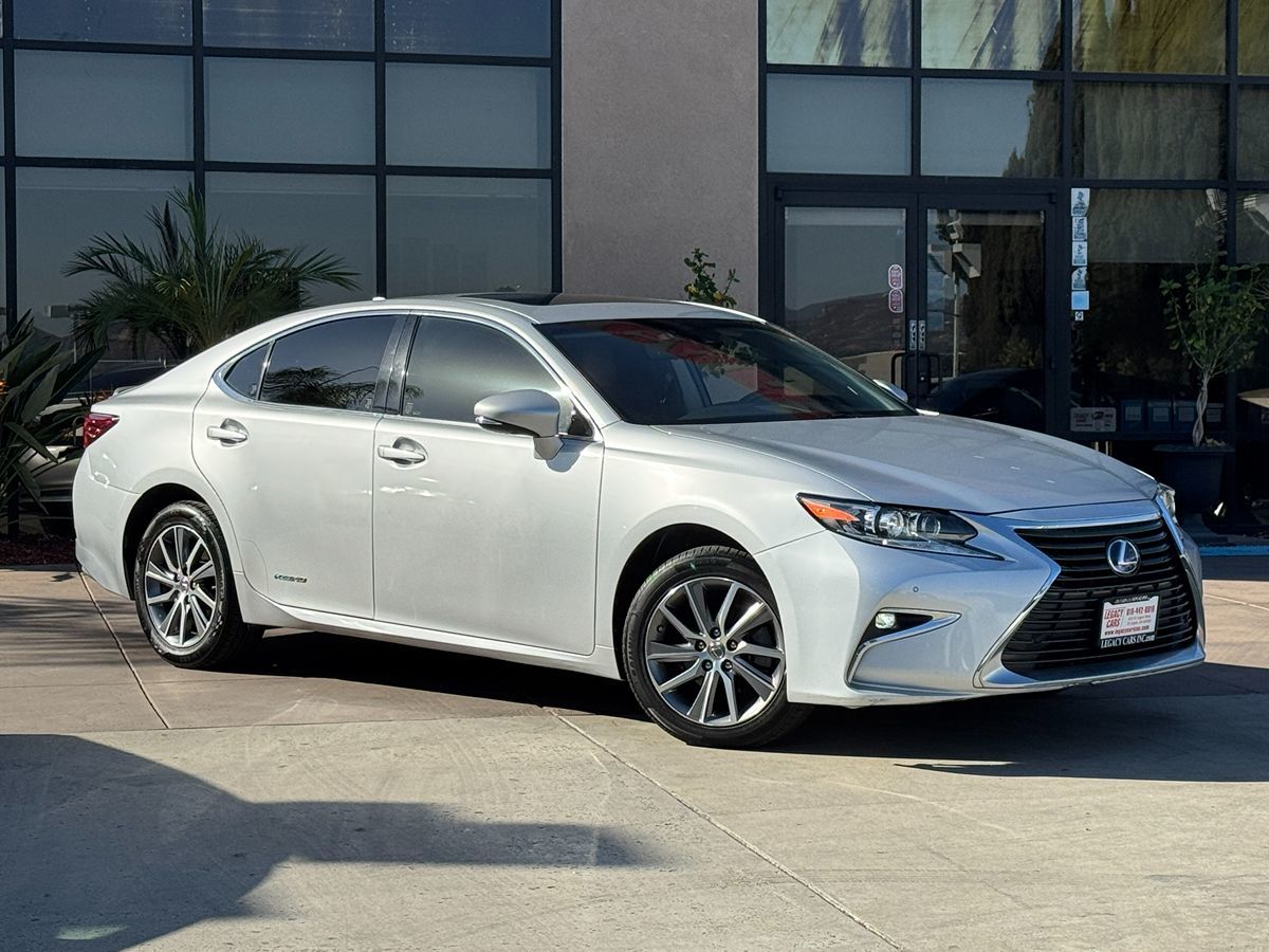 2018 Lexus ES 300h photo 3