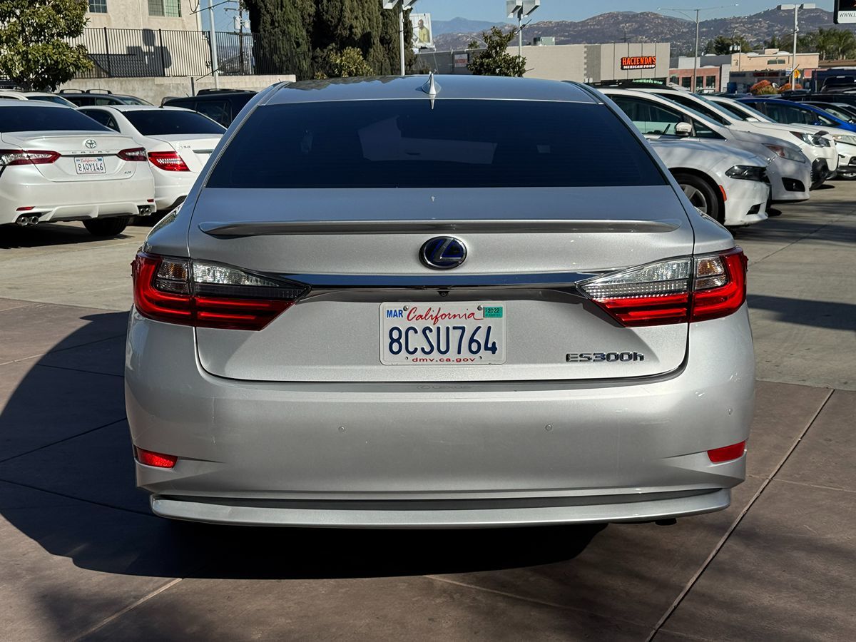 2018 Lexus ES 300h photo 10