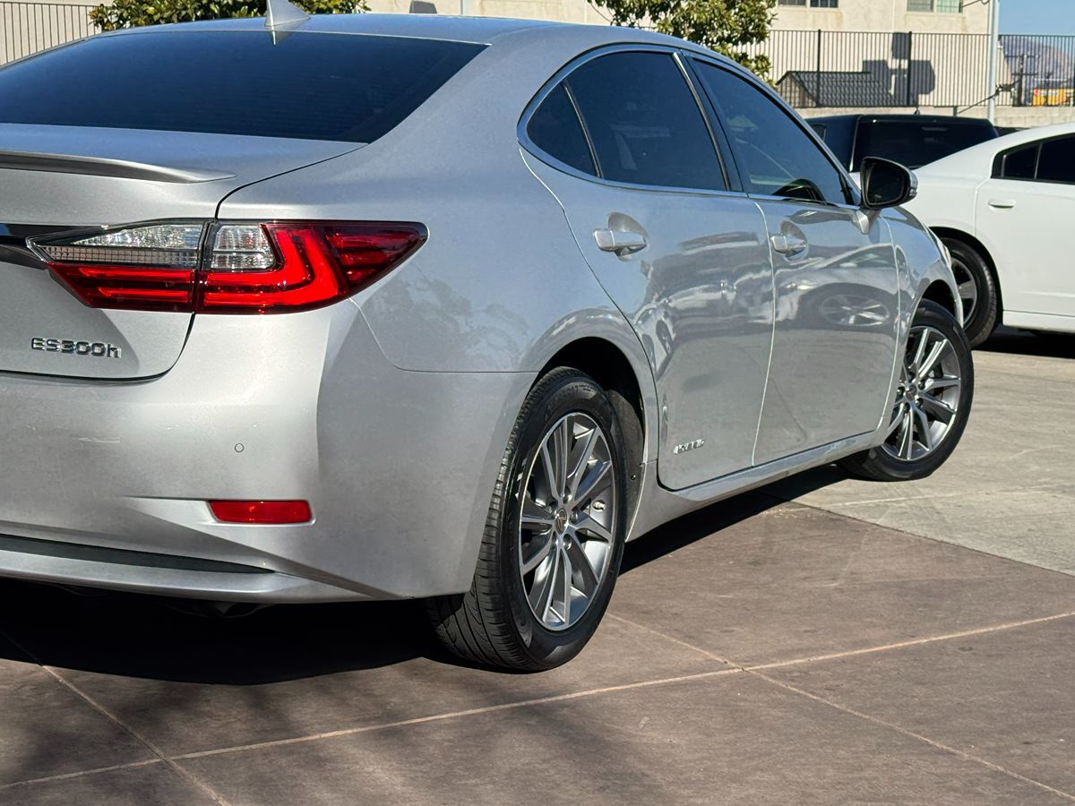 2018 Lexus ES 300h photo 11