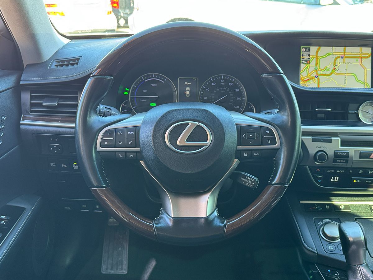 2018 Lexus ES 300h photo 27