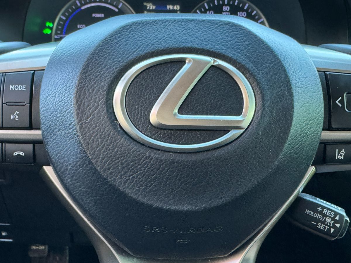 2018 Lexus ES 300h photo 37