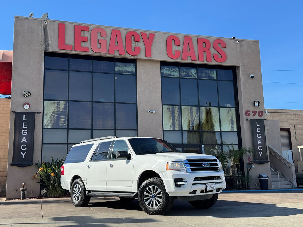 2017 Ford Expedition XLT photo 2