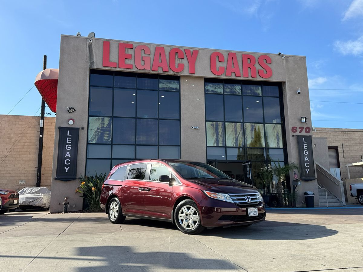 2012 Honda Odyssey LX photo 2