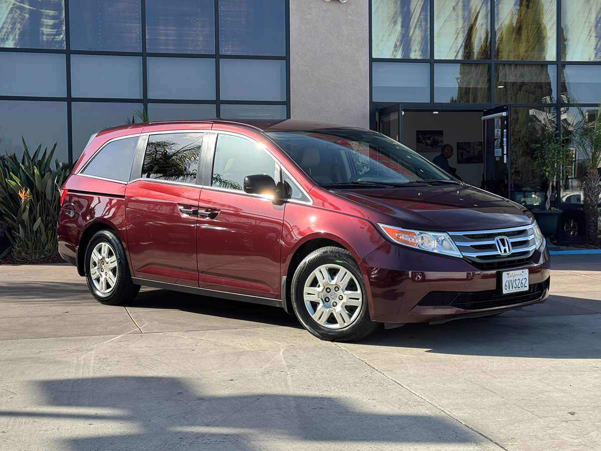 2012 Honda Odyssey LX photo 3